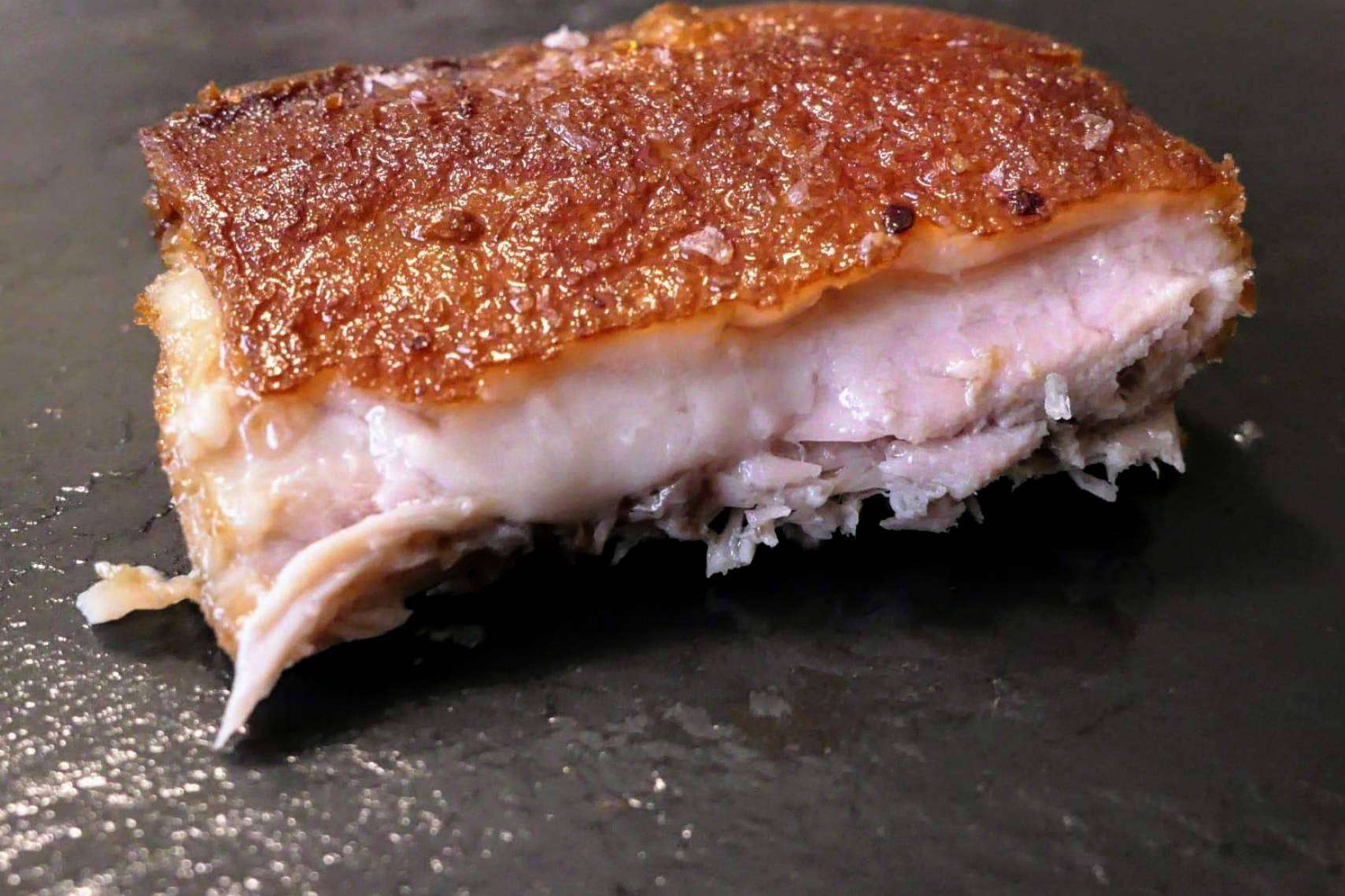 El cochinillo ibérico confitado, una de las propuestas más destacadas de País de Quercus