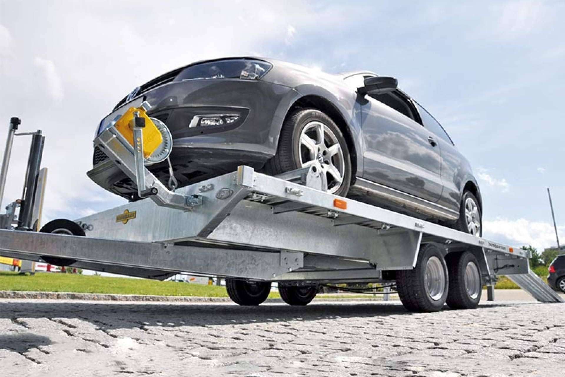 En qué fijarse para comprar un remolque portacoches, con Buscoremolque