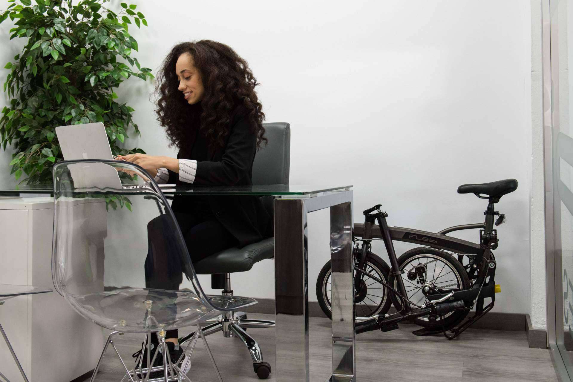Urbing lanza un nuevo servicio de renting de bicicletas eléctricas y patinetes eléctricos