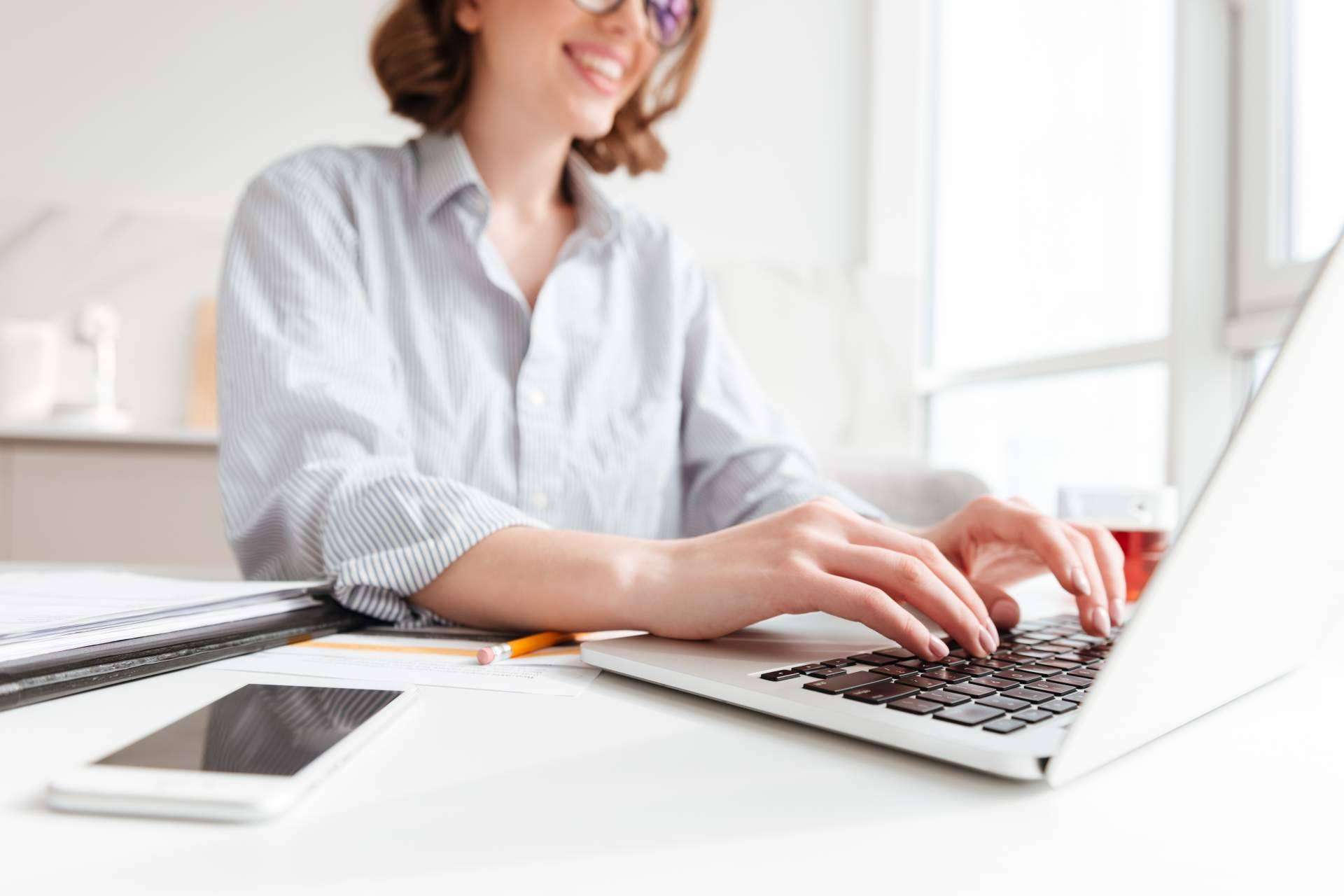 ¿Cuáles son las ventajas de solicitar la firma online a través de firmar.online y OnBase?