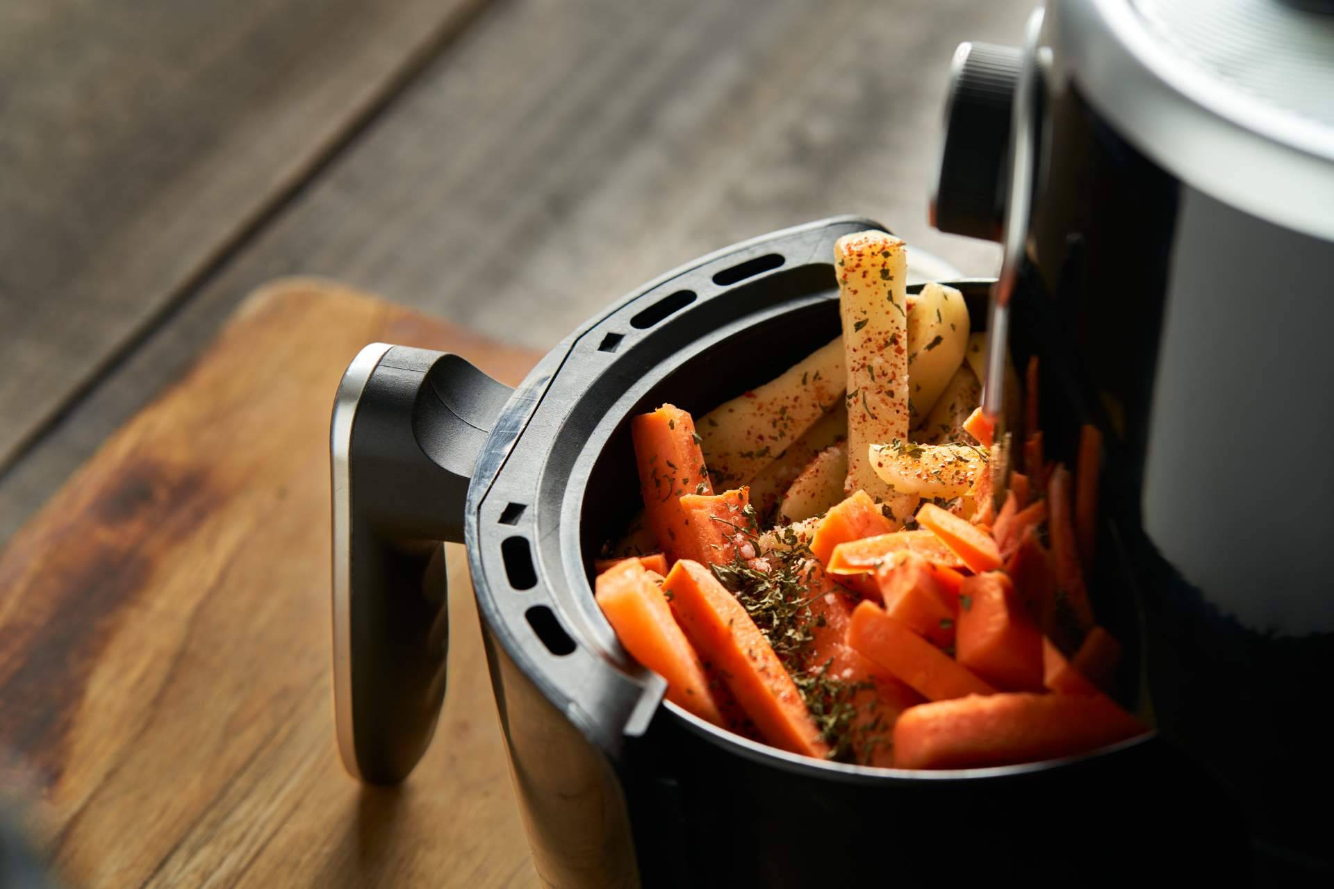 Los beneficios de cocinar con la freidora sin aceite, por Bienestar 360