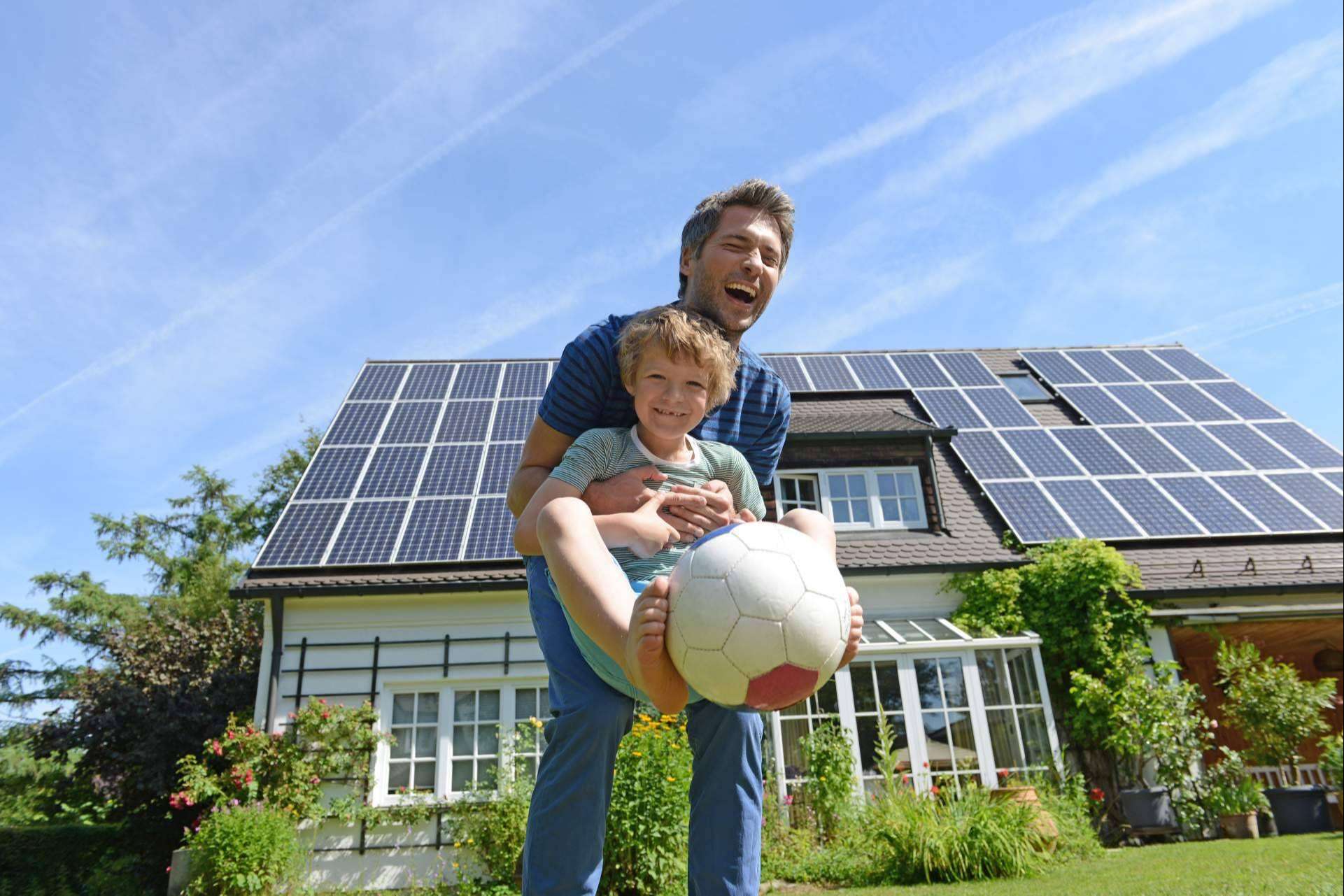 La startup Soof, que impulsa y facilita la instalación de placas solares, se prepara para expandir su servicio por toda España