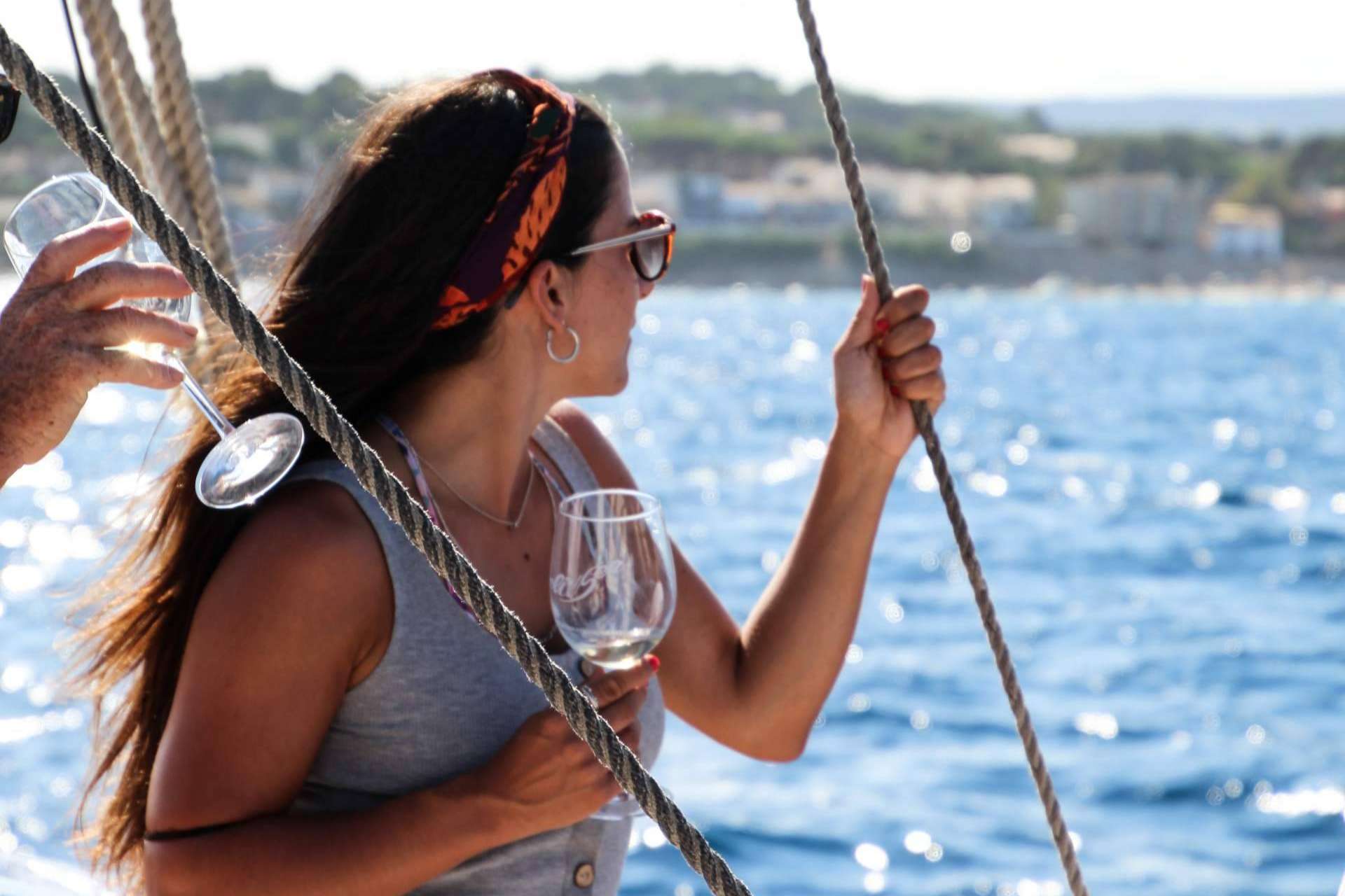 Catas comparativas de vino submarino en embarcaciones, la gran experiencia de degustación posible gracias a ElixSea