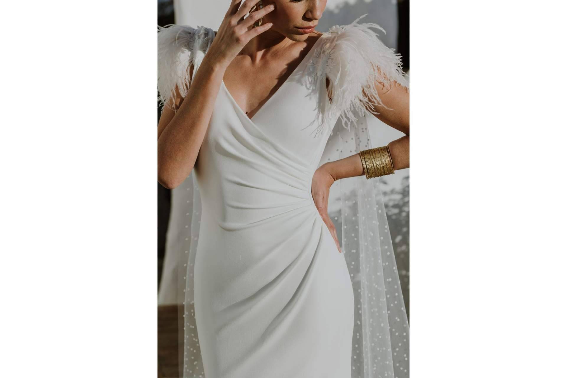 Silvia Fernández personaliza vestidos de novia