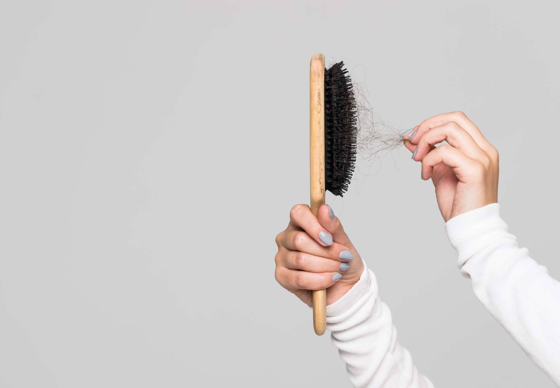 Centro de Naturopatía y la Salud ofrece biotina para el pelo para controlar la caída del cabello en otoño