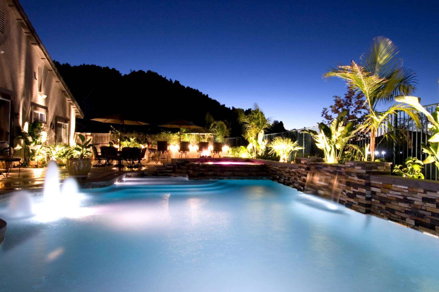 Luces para piscina con el catálogo de Warmpool