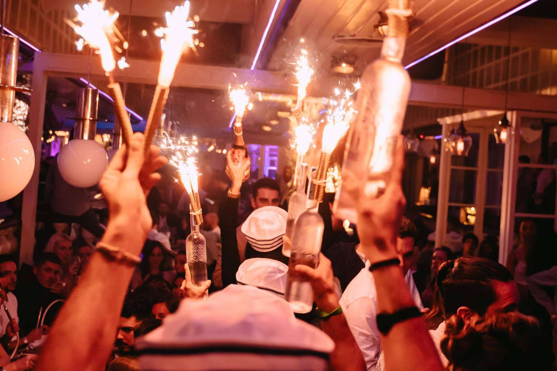 Rumbita Barcelona ofrece una increíble experiencia de verano, cena y espectáculos