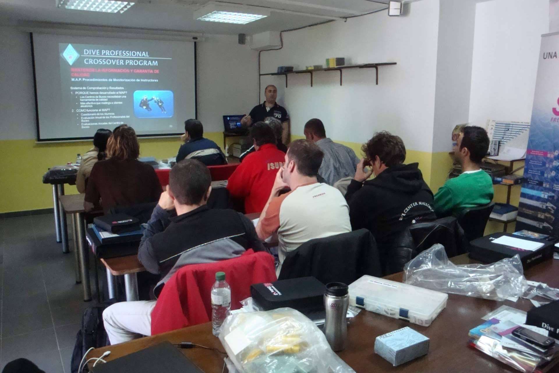 Curso de Dive Guide para convertirse en instructor de buceo con Scuba Plus