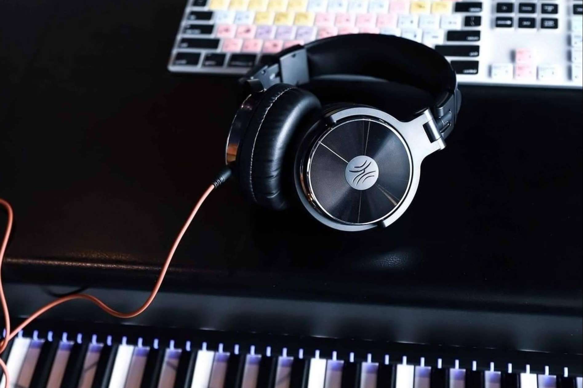 Los auriculares profesionales, para realizadores de películas y locutores, de la empresa Aulover