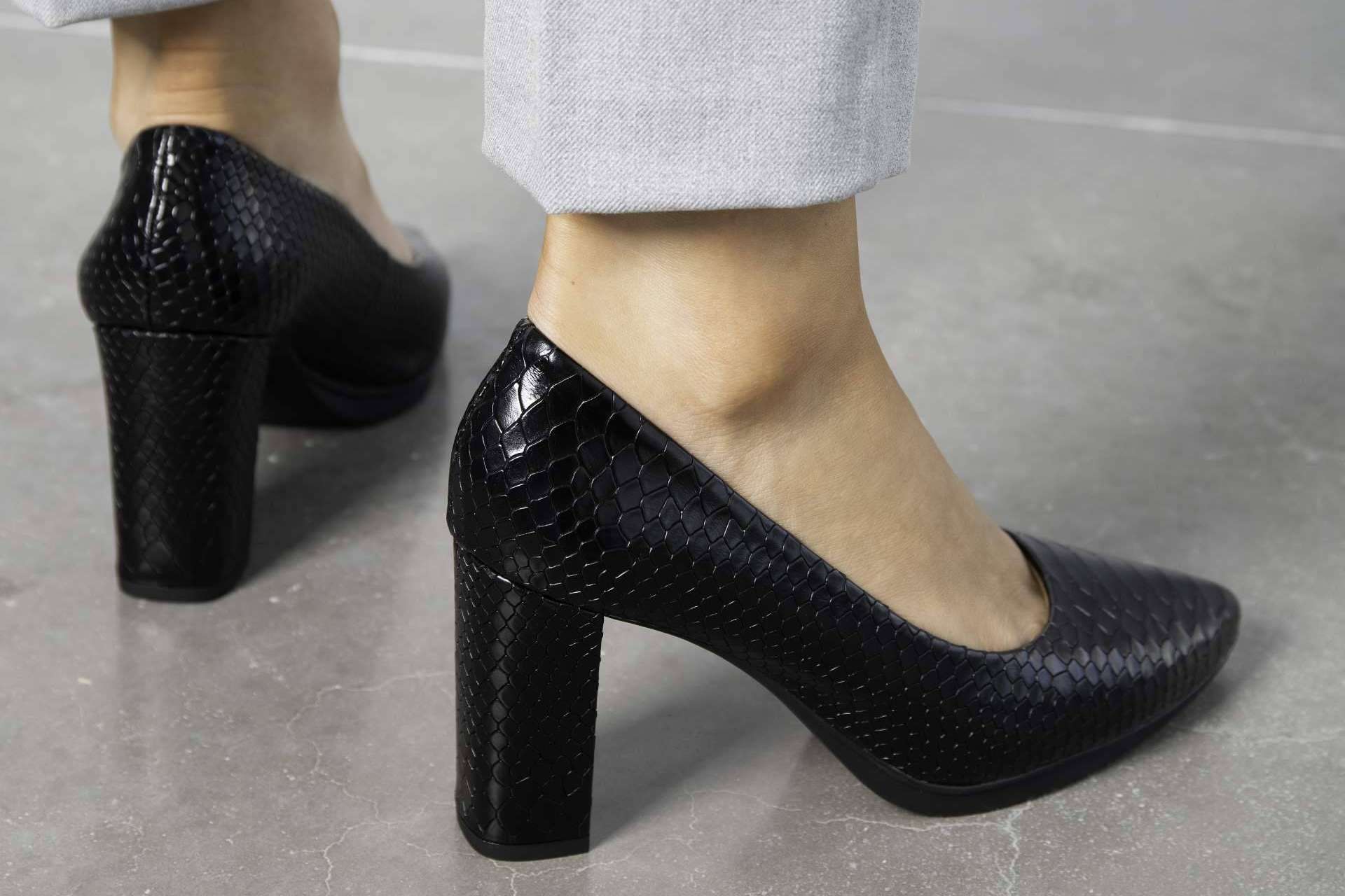 miMaO ofrece un amplio catálogo de zapatos cómodos para la oficina