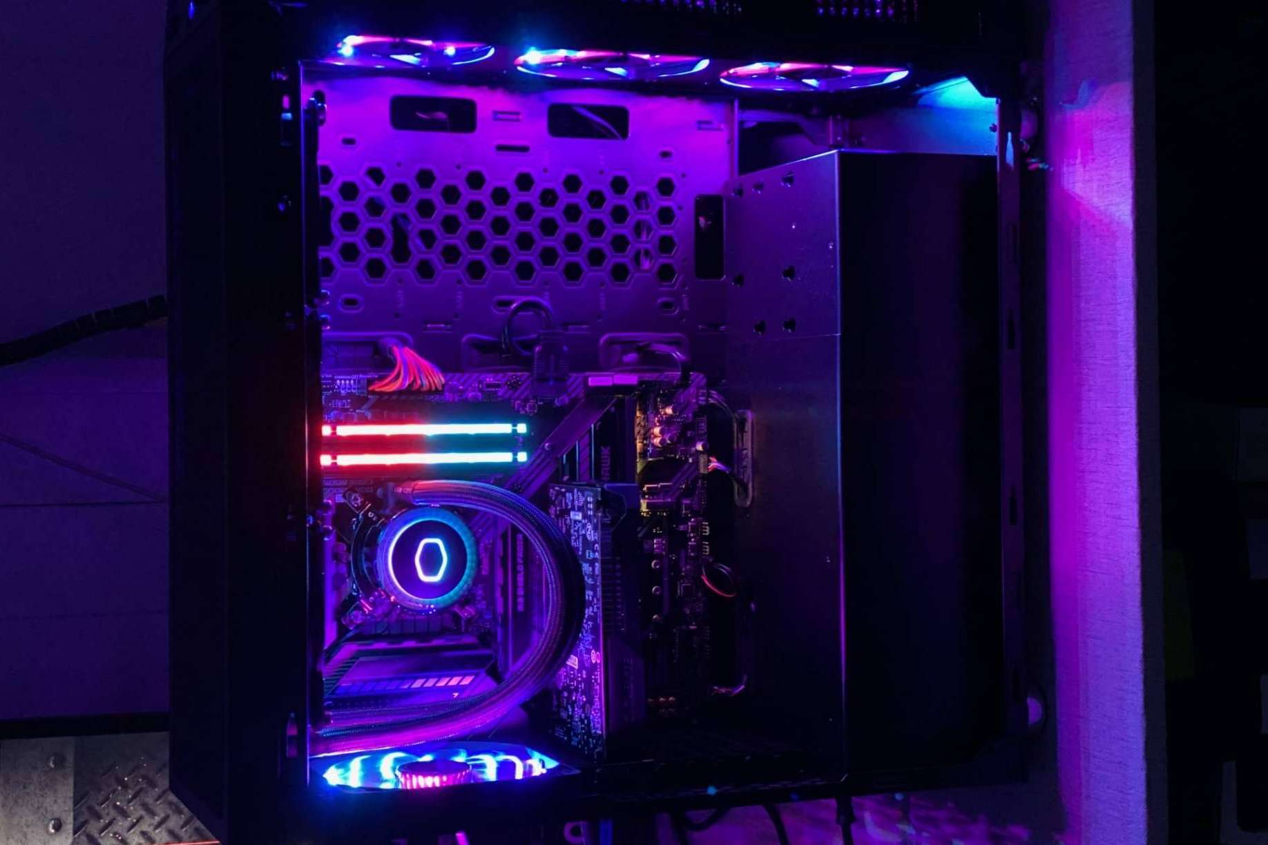 Opirata permite configurar un PC gaming