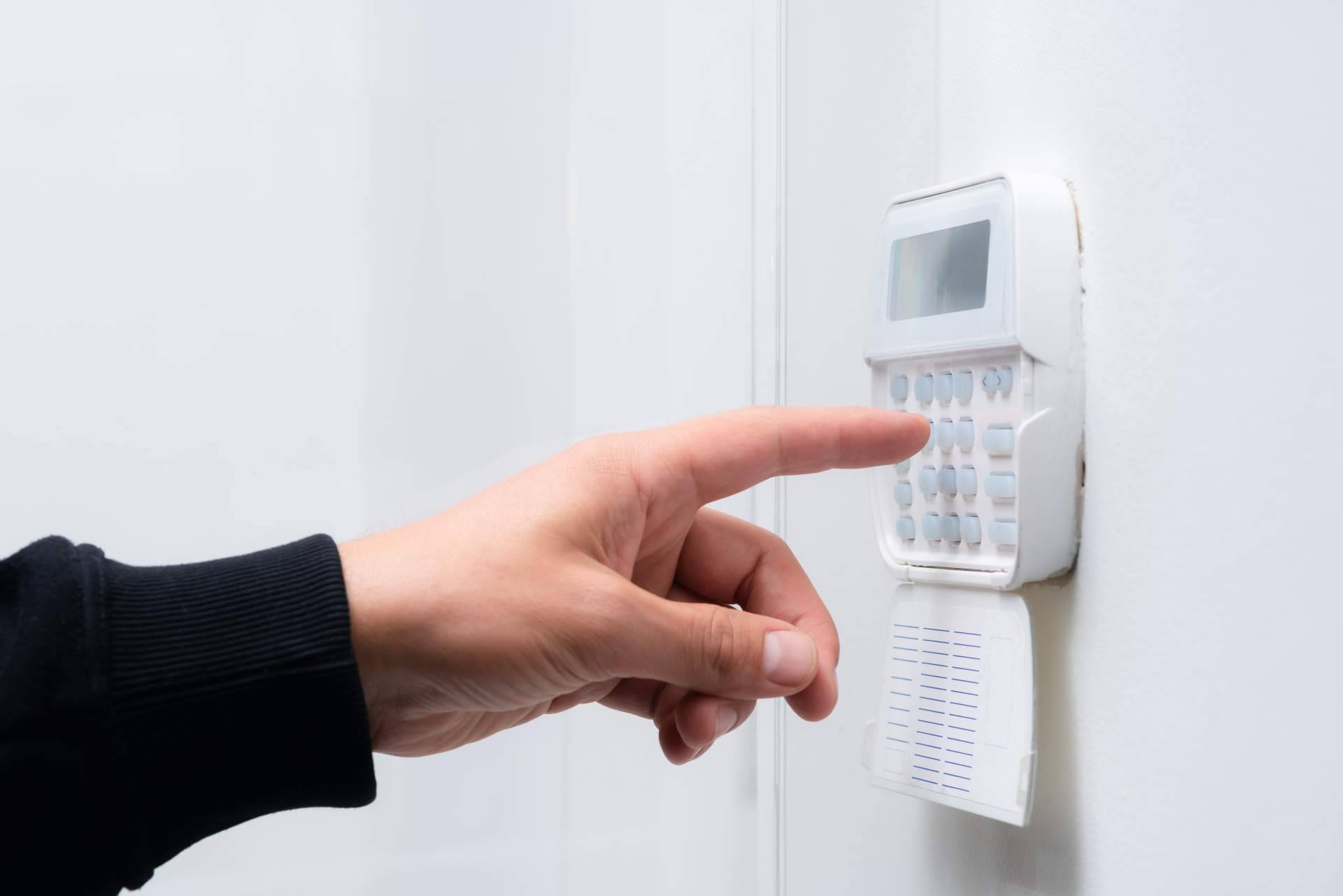 Instalar alarmas para evitar ocupaciones en casas a la venta, por Urban Asesores Inmobiliarios