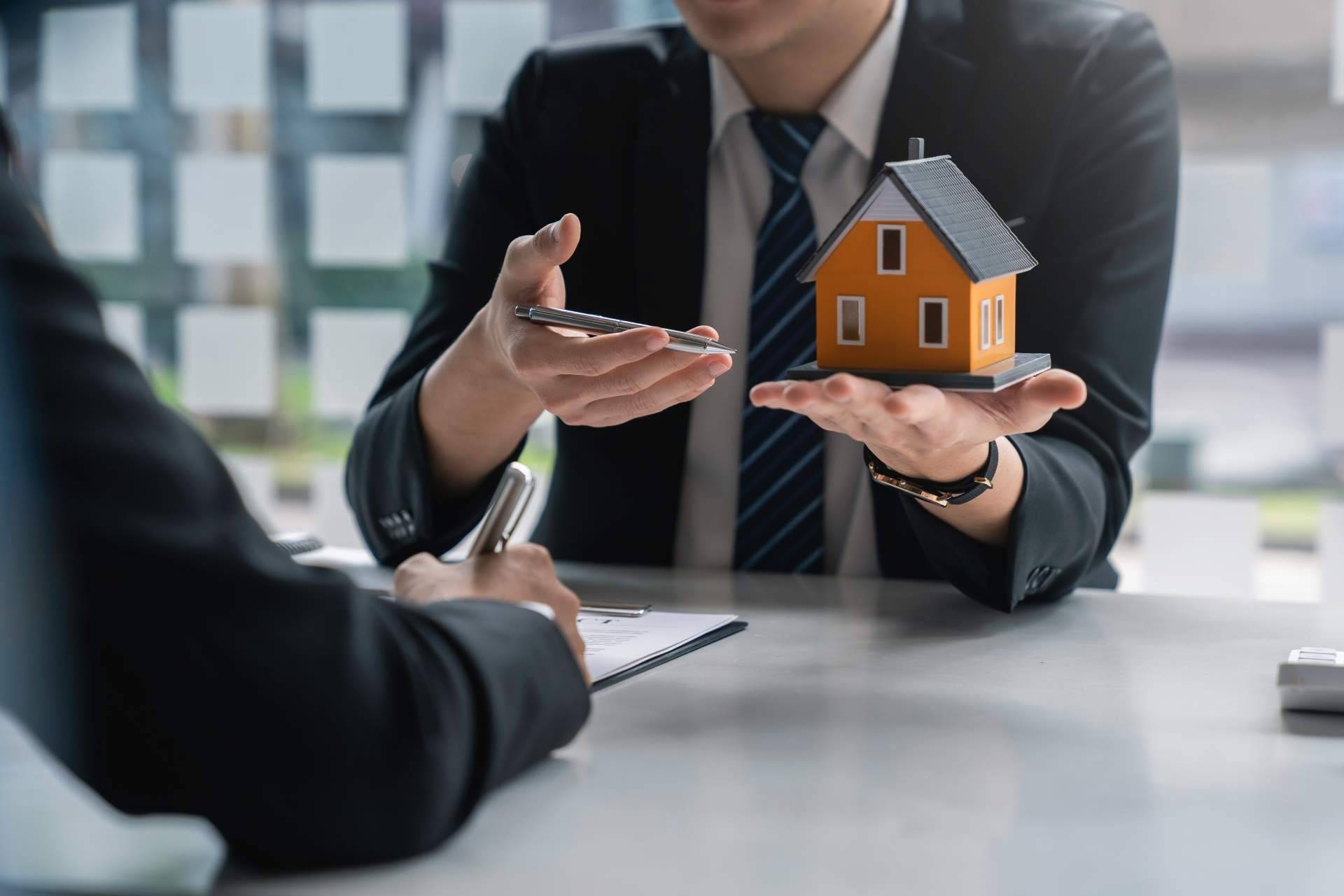 ¿Por qué invertir en inmuebles como bien refugio en tiempos convulsos?, con Realtyplus