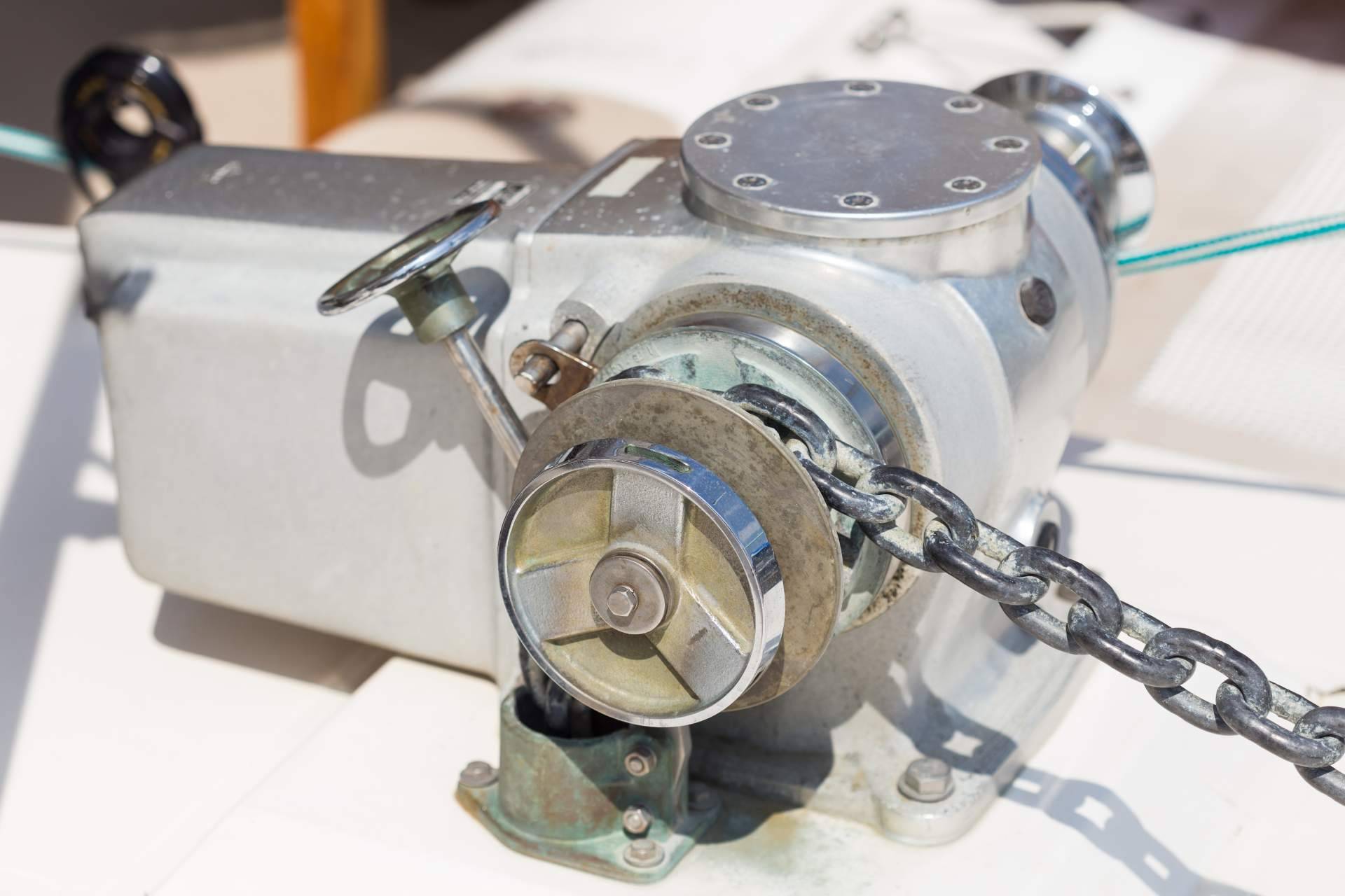 Nova Argonautica dispone de marine supplies como Anchor Windlasses Maxwell