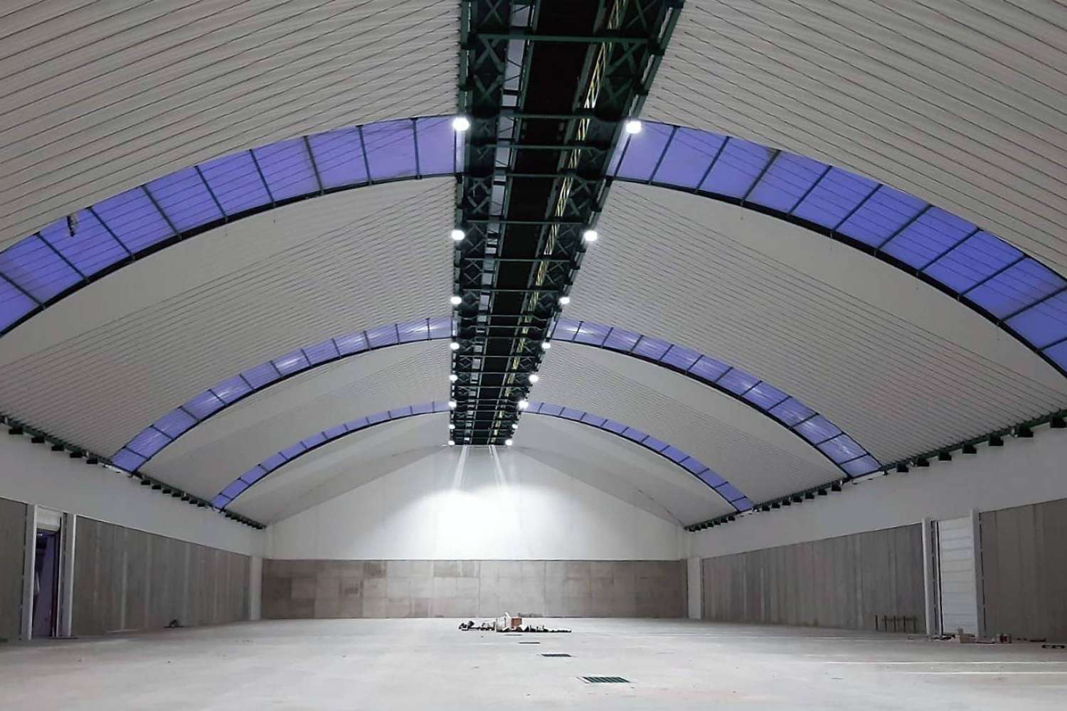 Ventajas de elegir una cubierta autoportante, de la mano de APIMET
