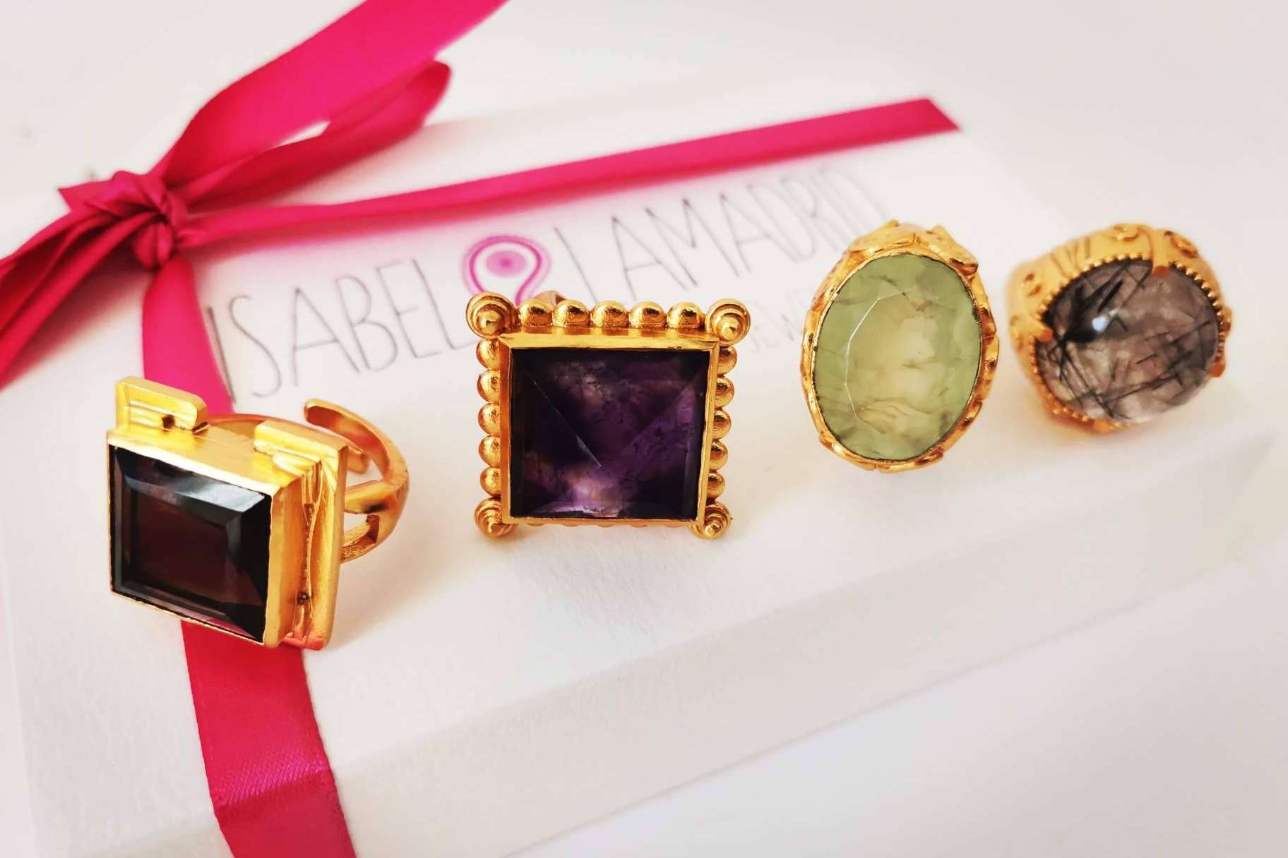 Las joyas con piedras de Isabel Lamadrid, una marca elegante y original