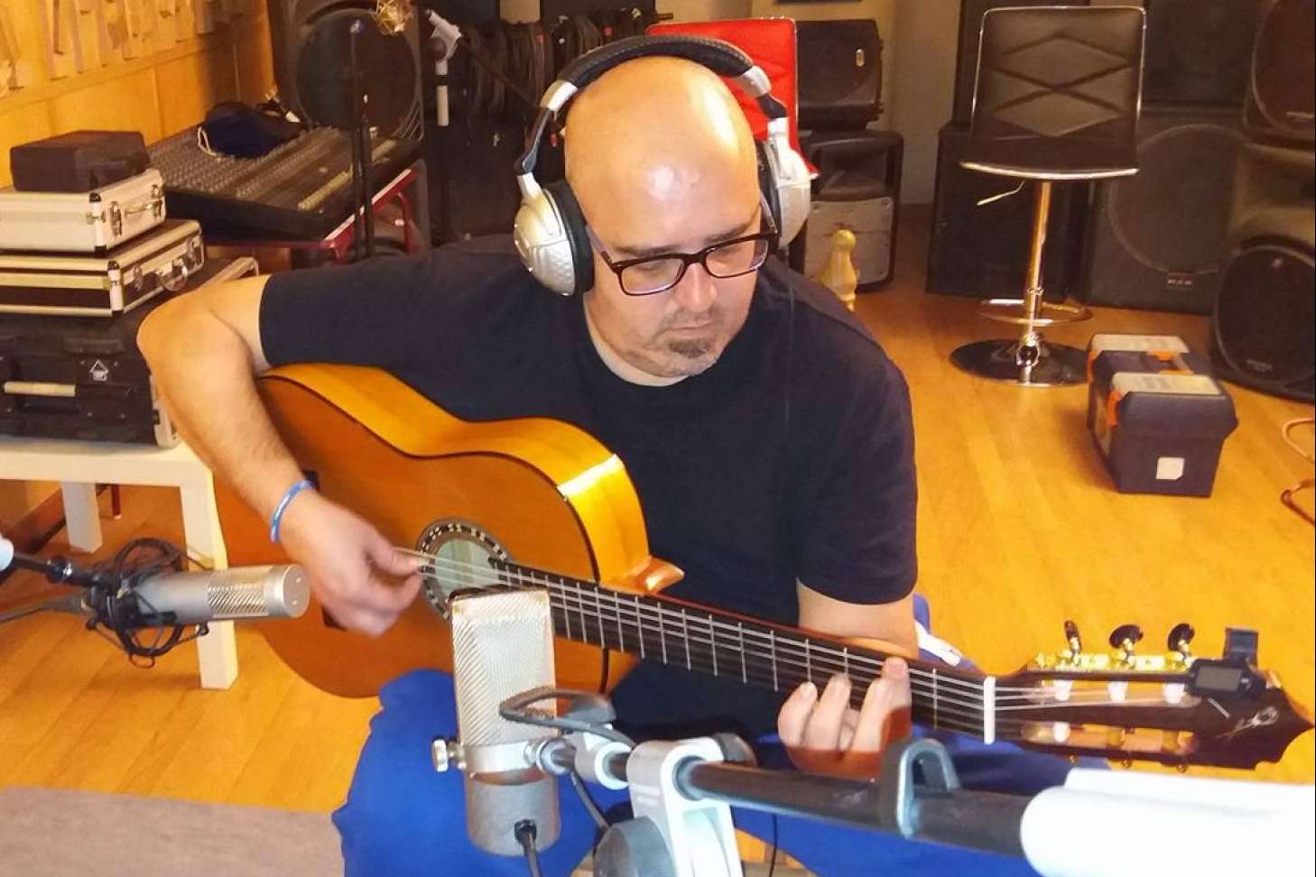 Gracias a AprendeGuitarra.es, es posible aprender guitarra flamenca desde casa y con la supervisión de un profesor