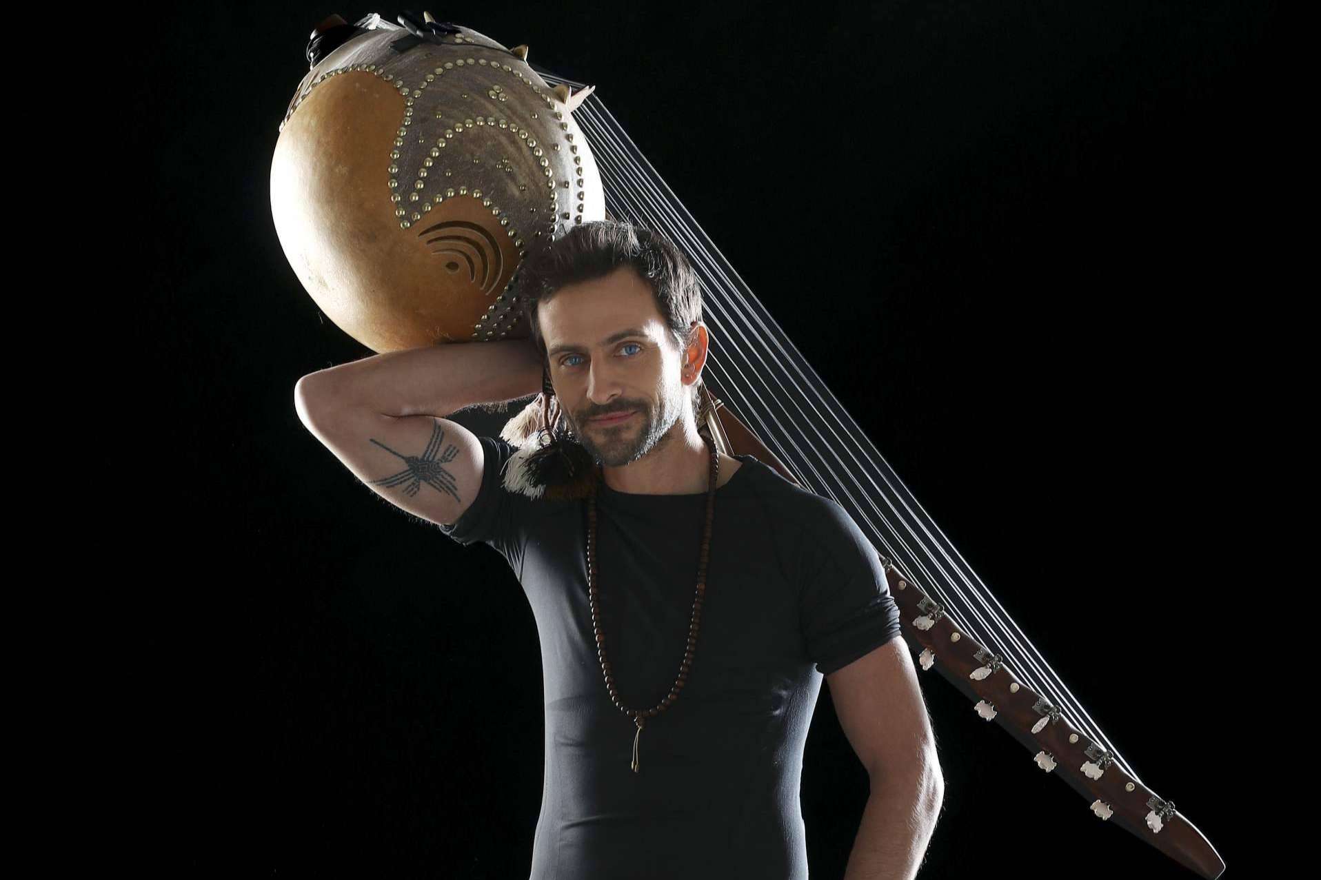 En el curso sonido y música y conciencia, Ravi Ram enseña a utilizar el sonido como instrumento de sanación