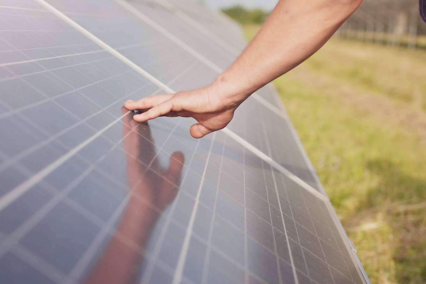 El servicio integral de Ingeniería MASRED ofrece asesoramiento inicial e instalación de placas solares