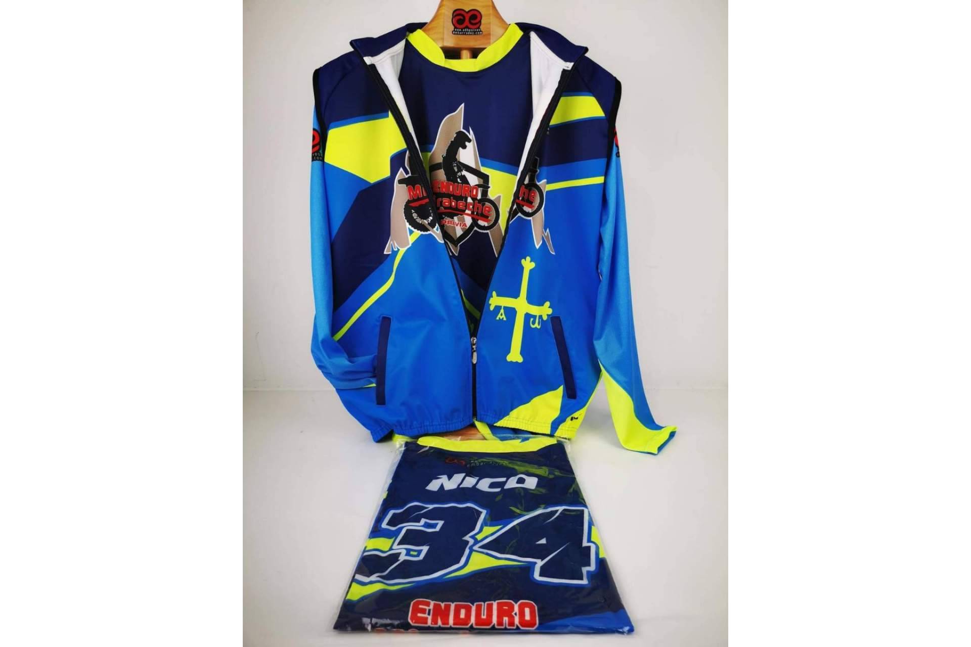 Crear una imagen exclusiva con equipación de enduro y motocross personalizada, en ADHESIVOSEMBARRADOS