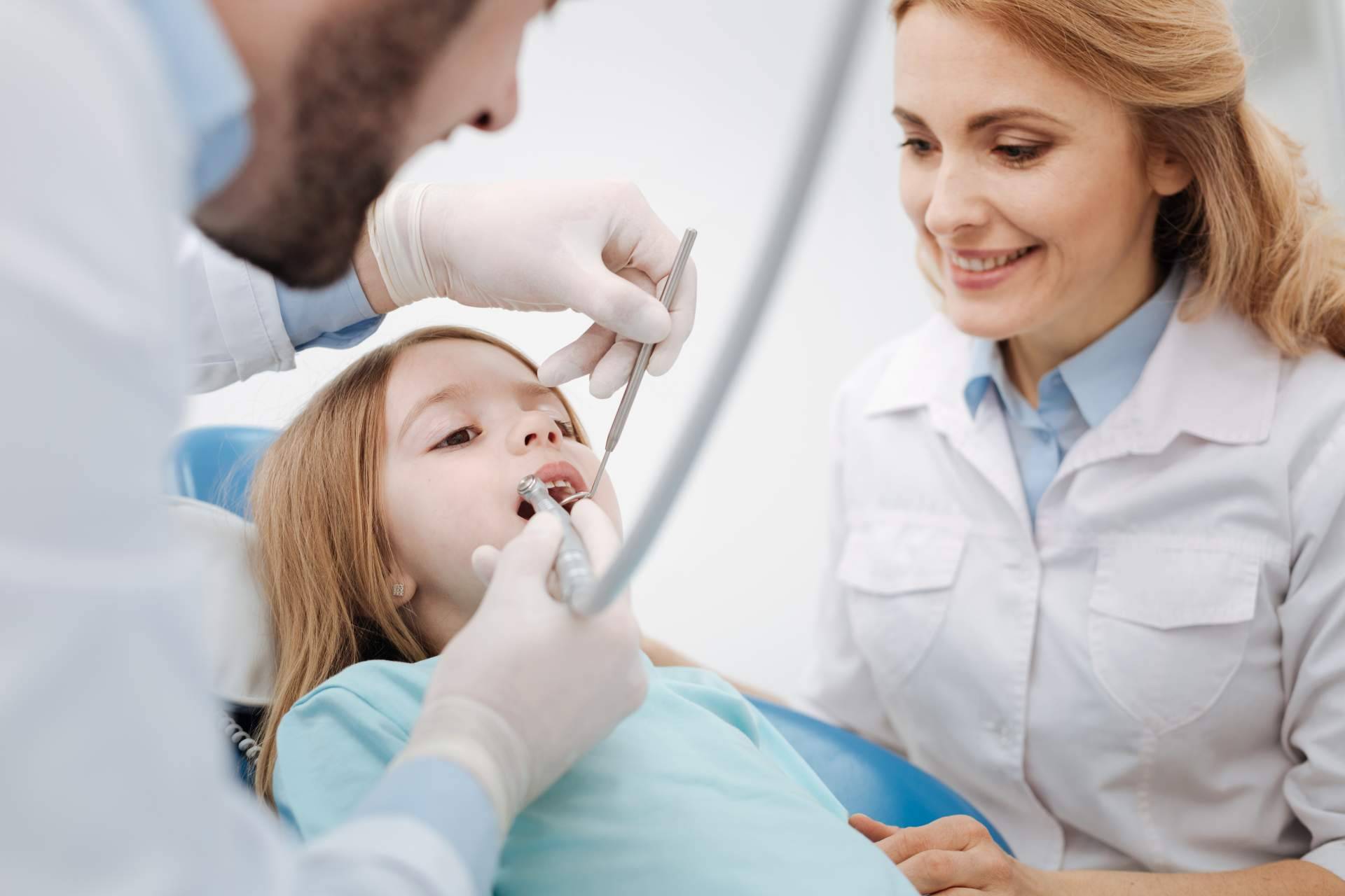 Clínica dental de Chamartín para cuidar la salud bucodental de un hijo