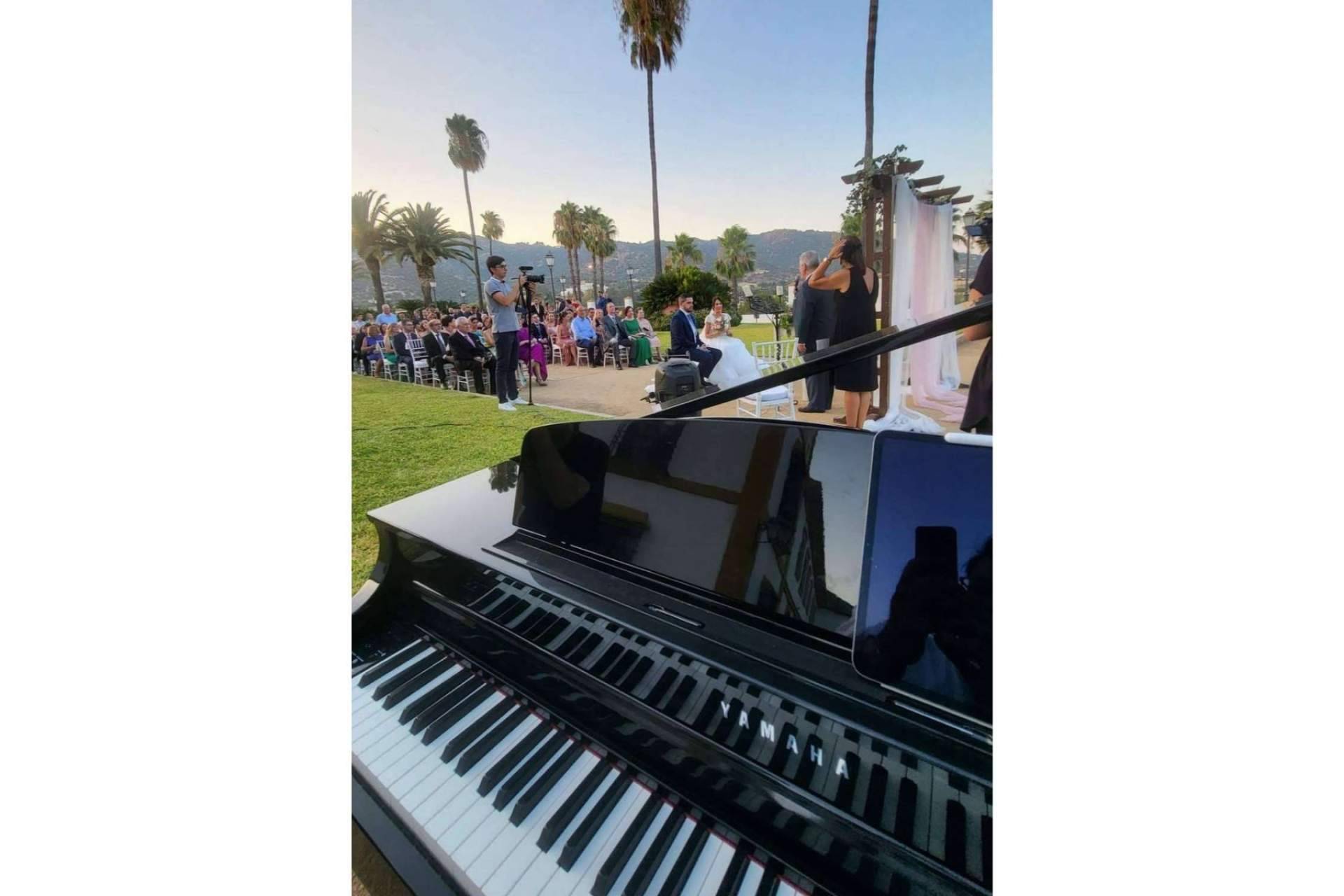 Playlist del pianista Carlos López Arregui de música piano en Piano Para Eventos