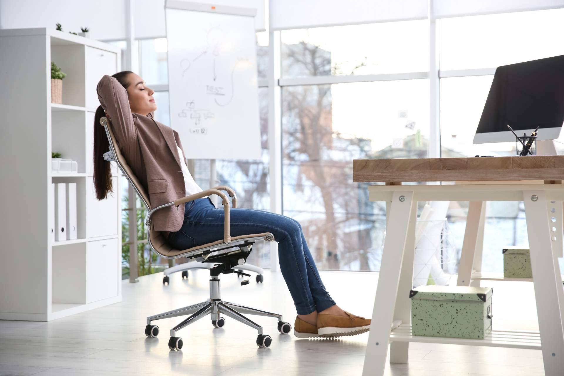 OfficeDeco permite utilizar sillas ergonómicas en la oficina