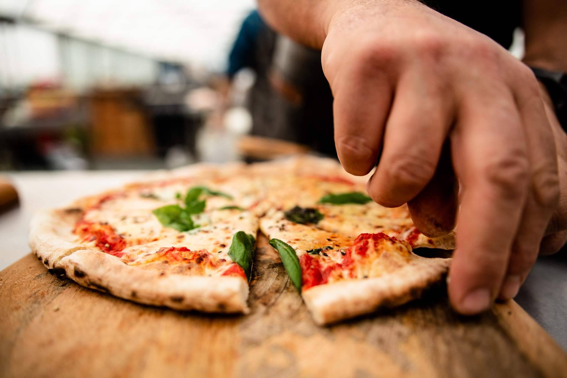 Un lugar para comidas de empresa en el puerto de Santa María es Mozzarella E Basílico