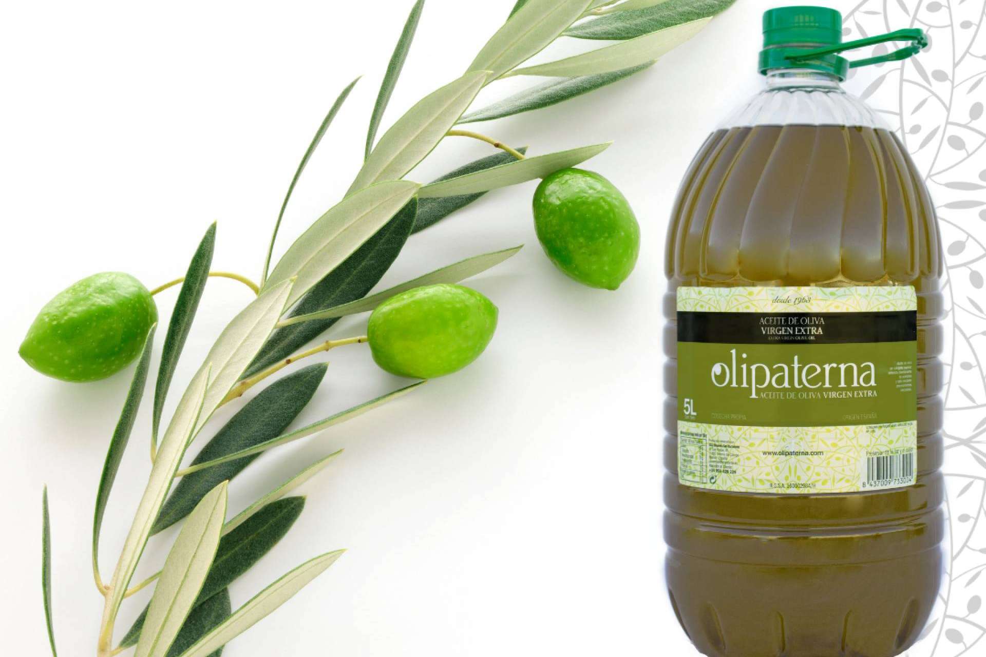 Aceite de oliva de Olipaterna para la preparación de patatas guisadas con gulas y gambas