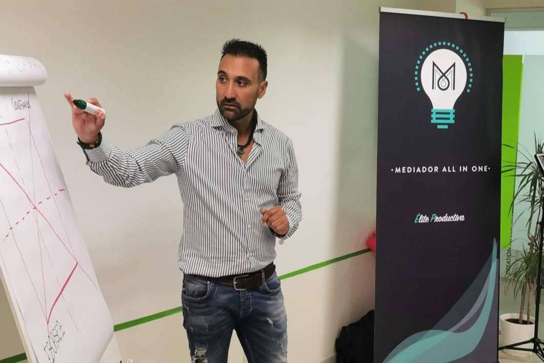 Ganar autoridad y reconocimiento gracias a la formación en seguros de Rafael Bonilla