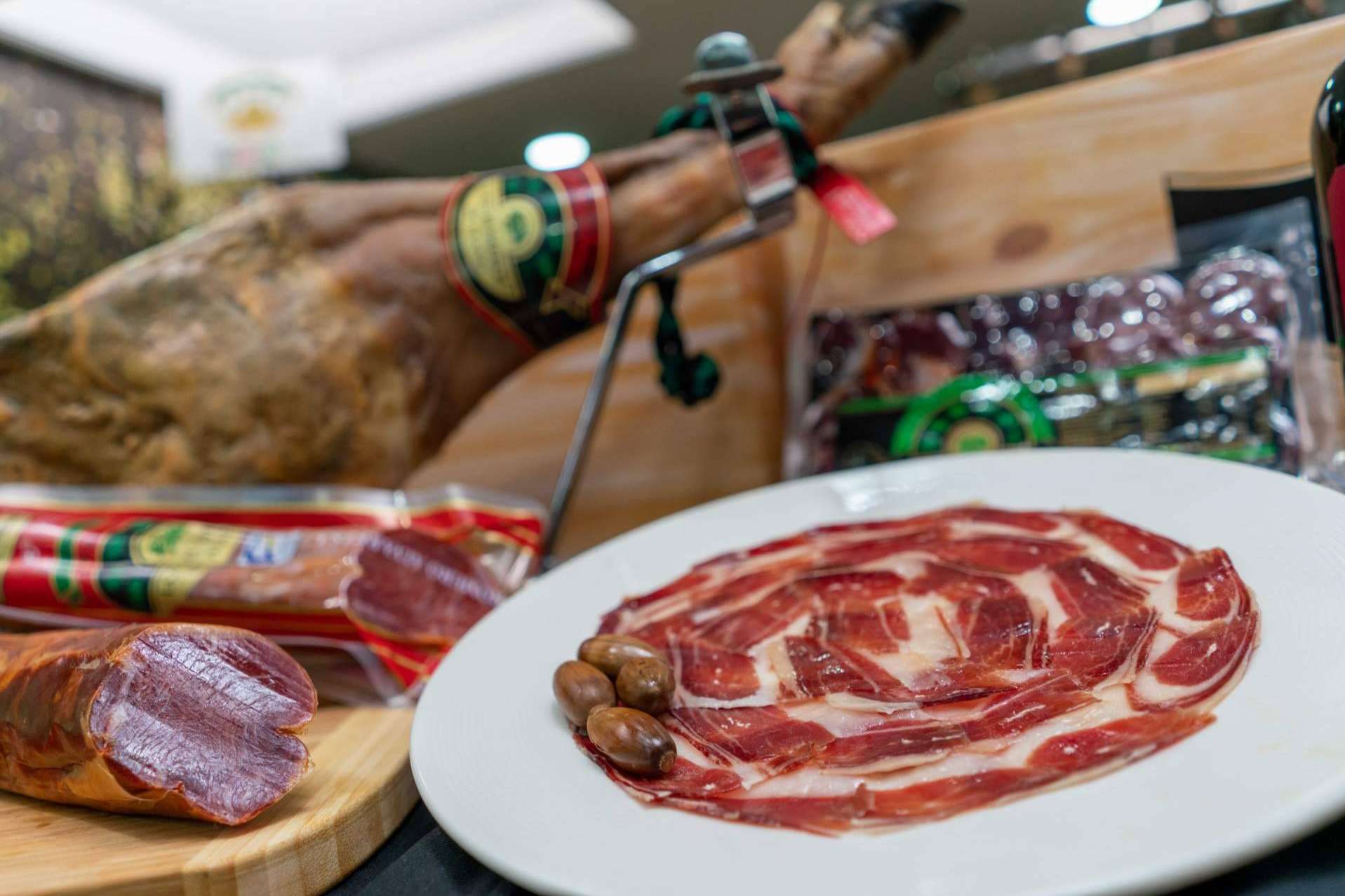 El jamón ibérico y paleta de Bellota de Los Romeros de Alanís