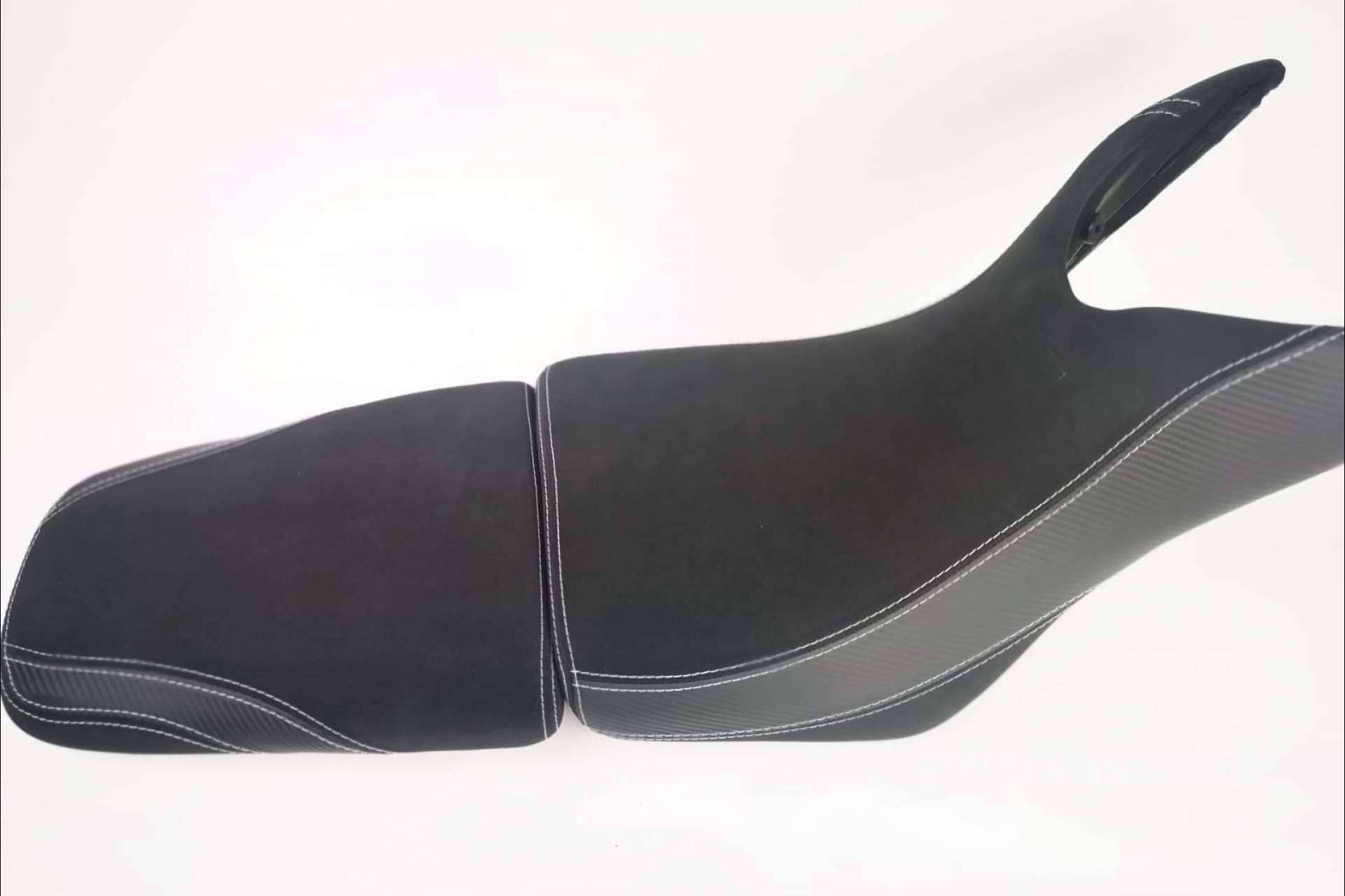 Personalización del asiento de moto para mejorar la experiencia en la carretera, con JM-FUNDAS