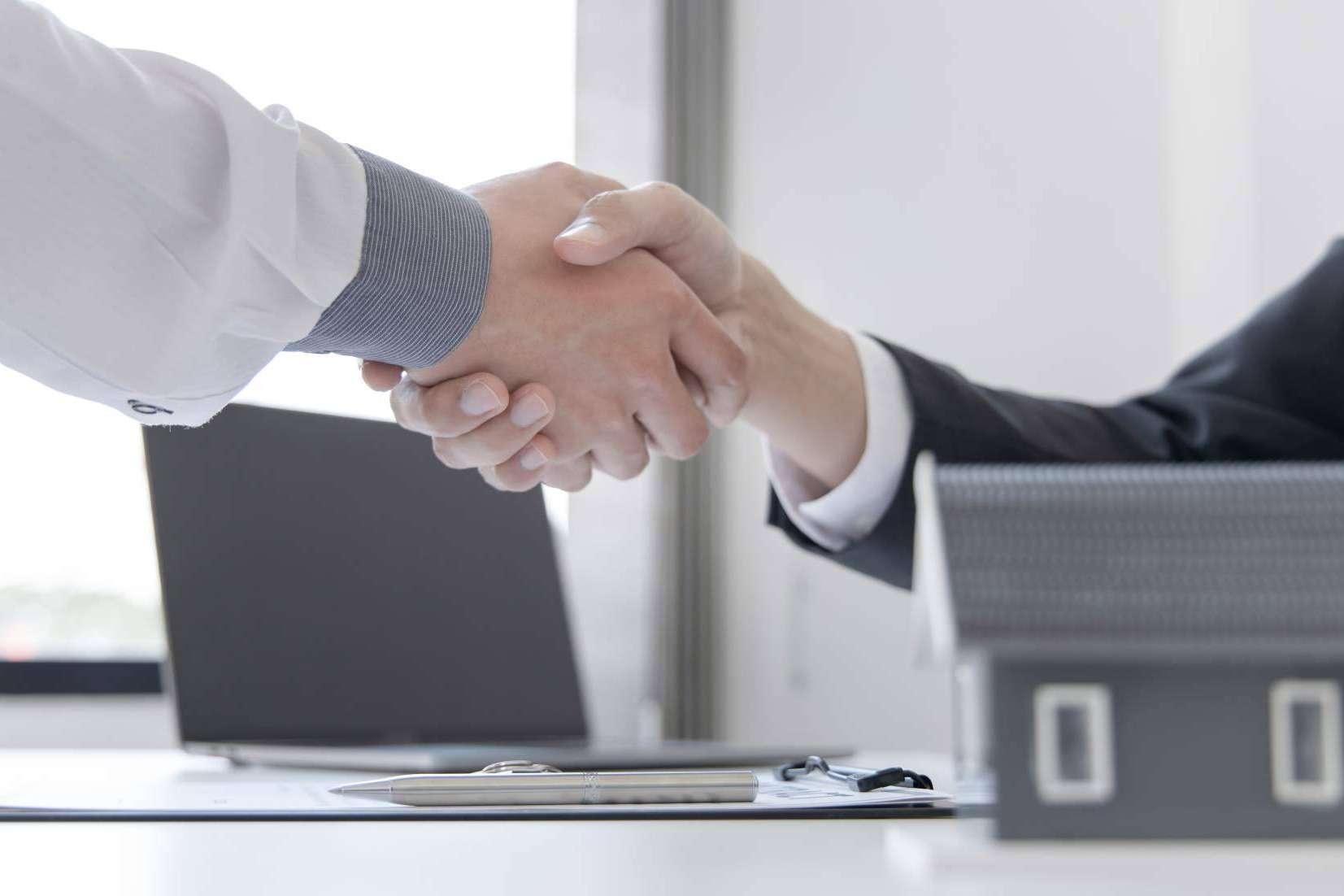 La Casa Agency El Clot con la empresa financiera del grupo, Finanzate