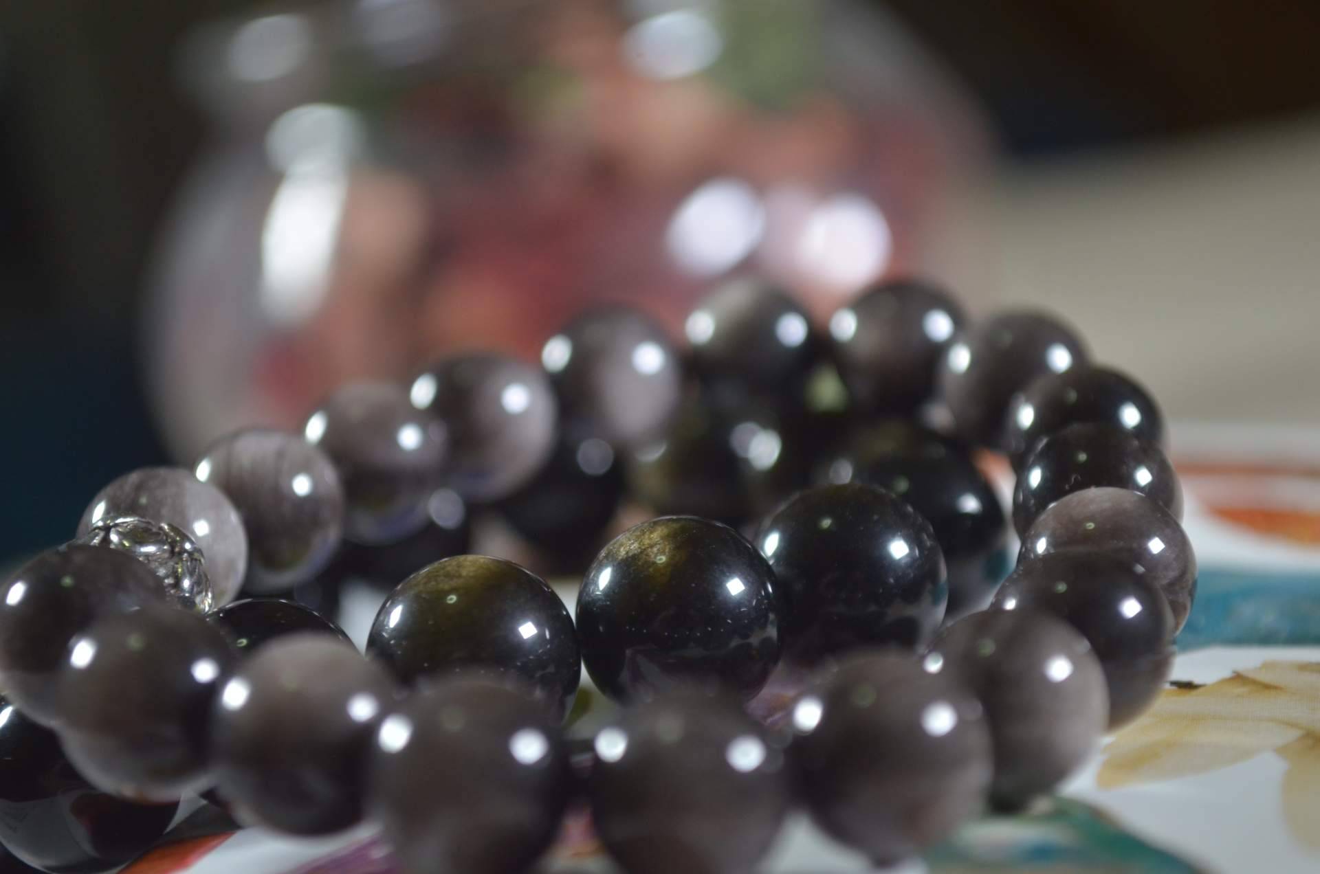 Pulseras de piedras semipreciosas energéticas hechas a mano con la Luna de Buda
