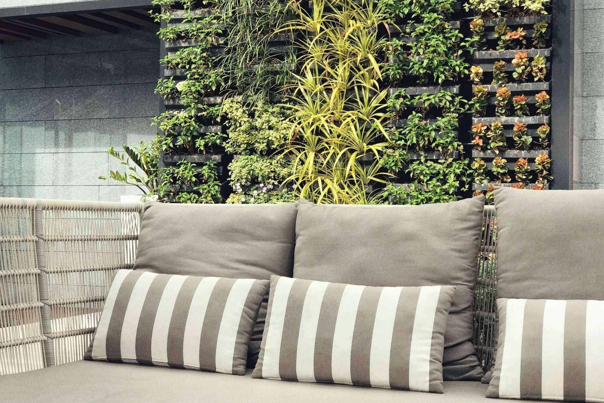 JardínVertical.es dispone de jardines verticales artificiales que son una gran opción para decorar interiores y exteriores