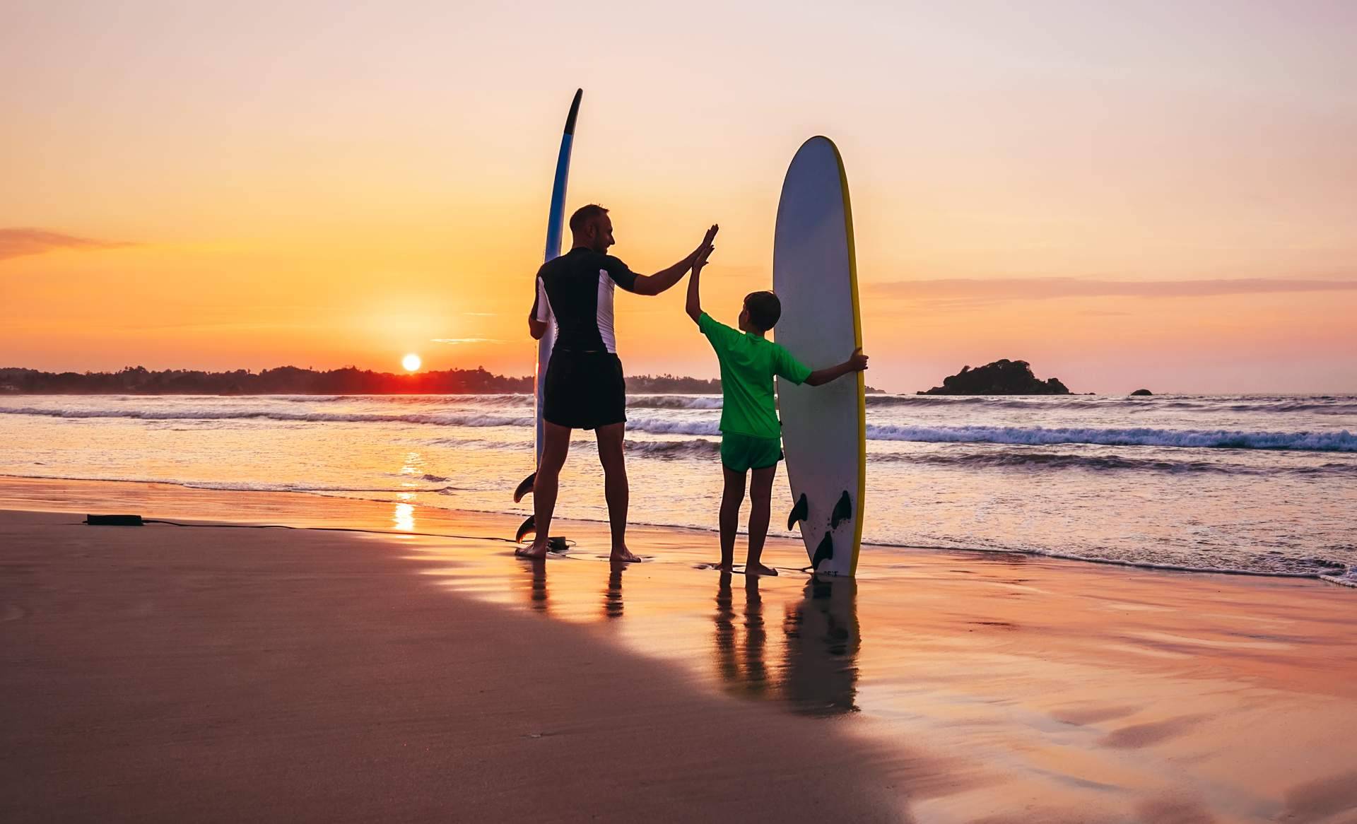 El surf house de Watsay Surf School & Camp, el modelo de alojamiento para los fanáticos del surf en Cantabria