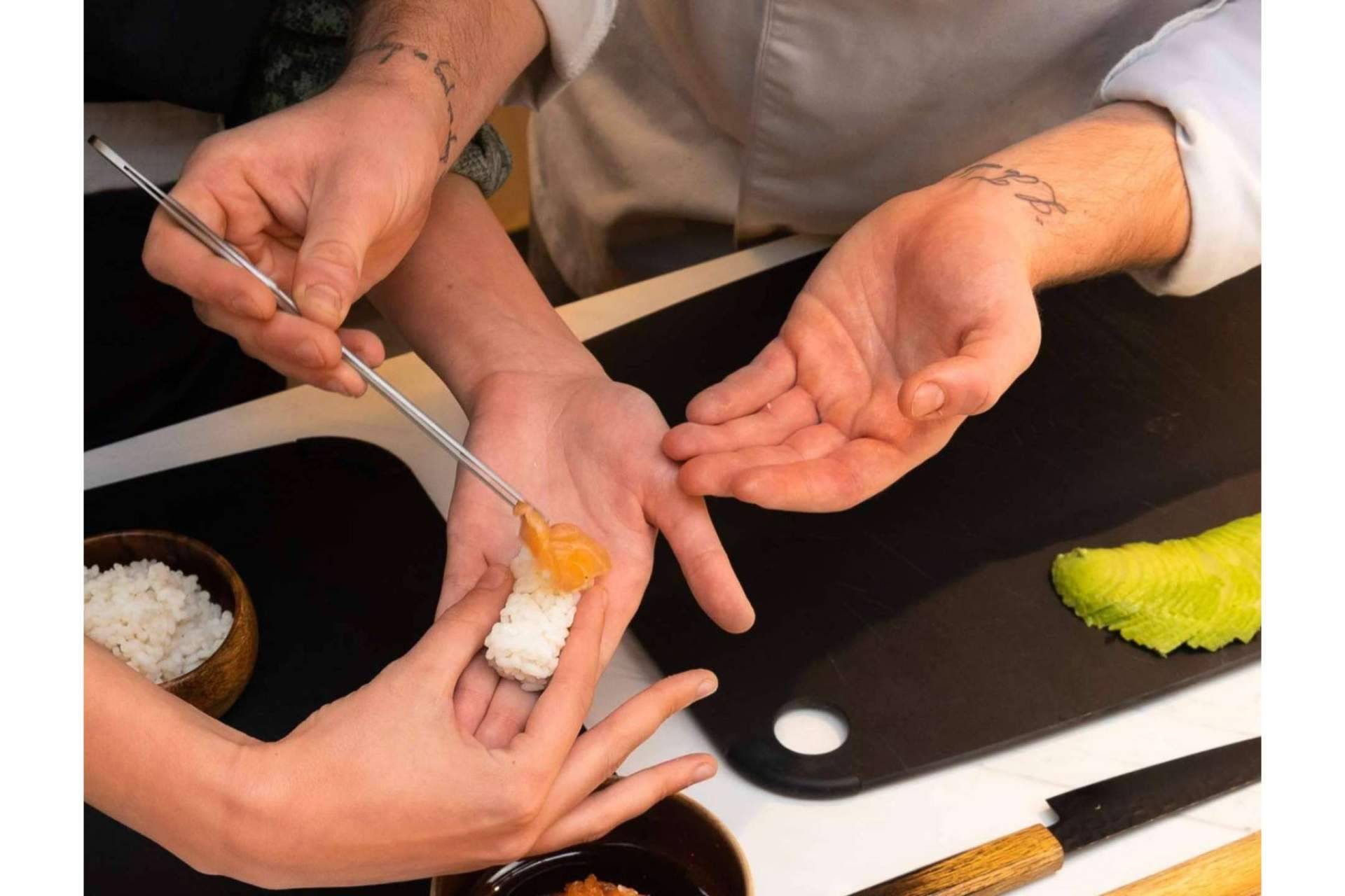El Grupo Lamucca inaugura los cursos de cocina de En Bruto, su nuevo espacio gastro en Salesas