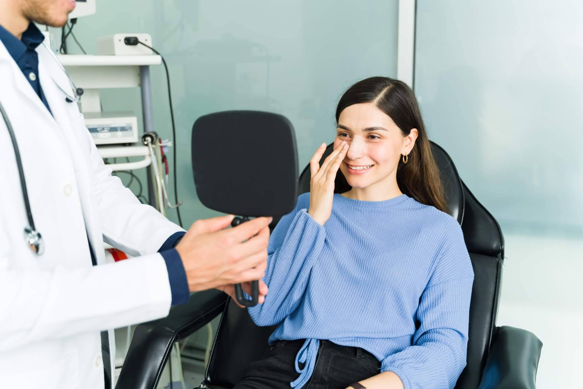 Antes y después de una rinoplastia ultrasónica, de la mano del Dr. Jorge Planas