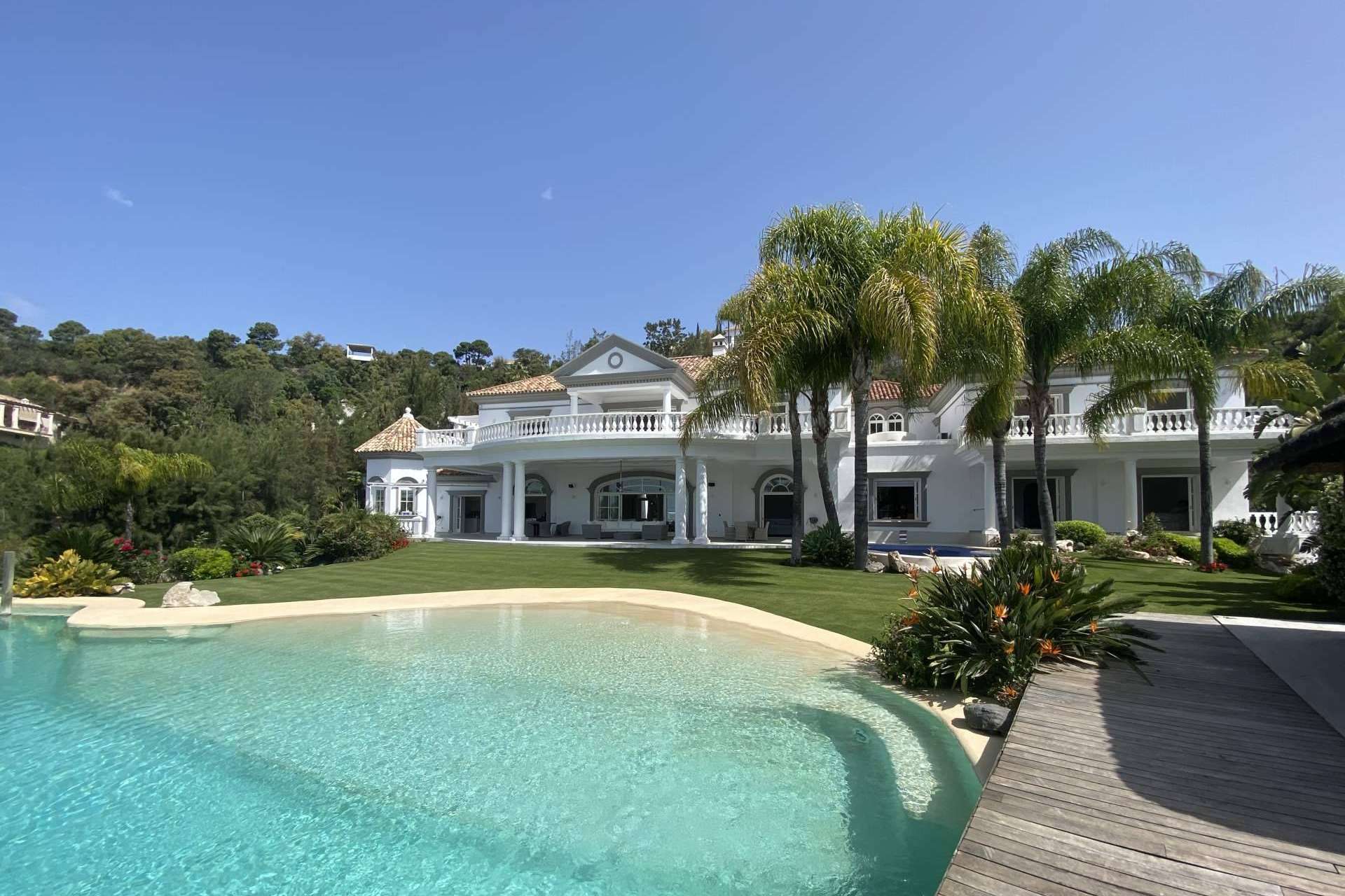Zeuthen & Company dispone en su catálogo de villas de lujo en La Zagaleta, Marbella, uno de los complejos inmobiliarios más lujosos de Europa