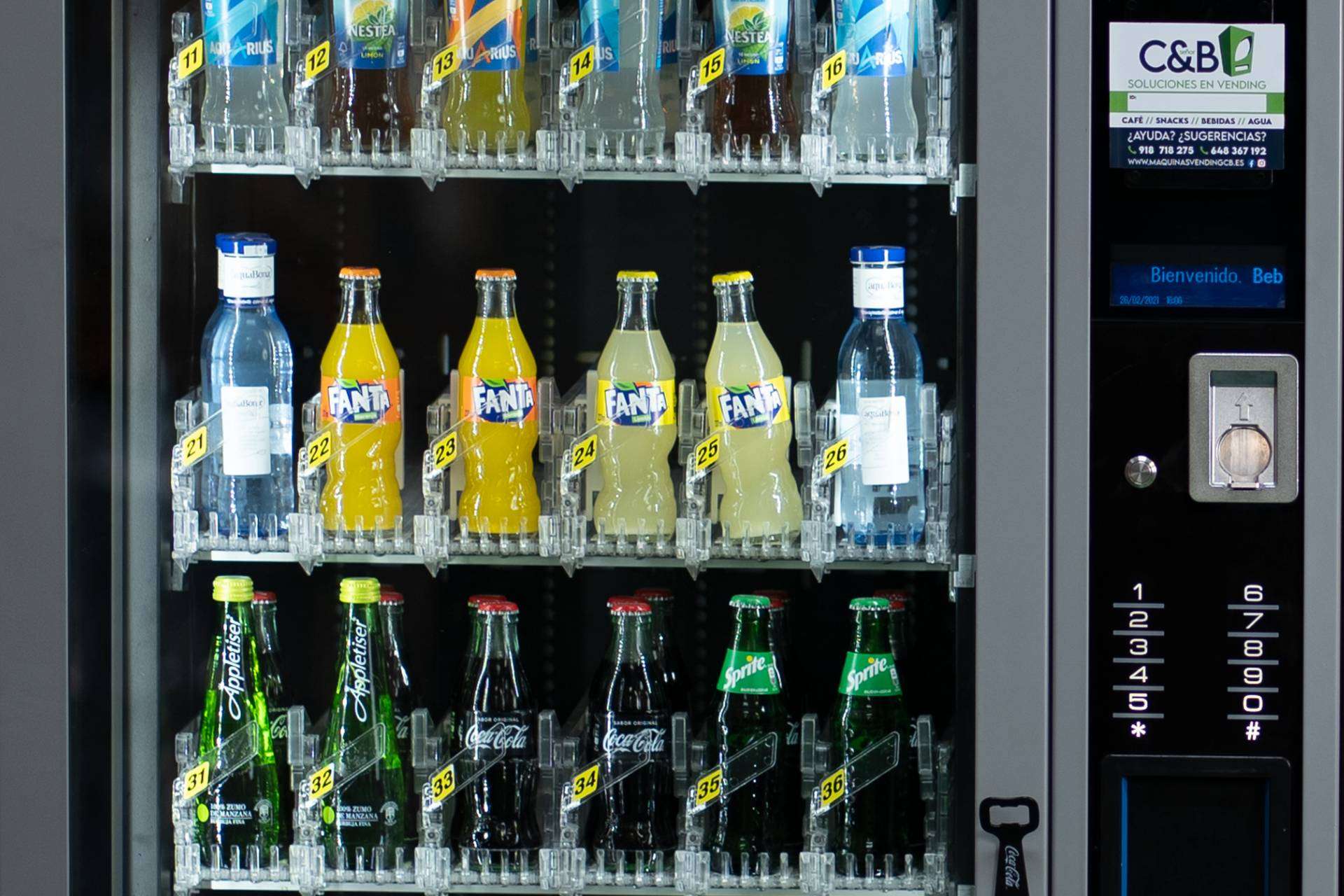 C&B Señor y sus máquinas expendedoras como servicio para clientes y usuarios