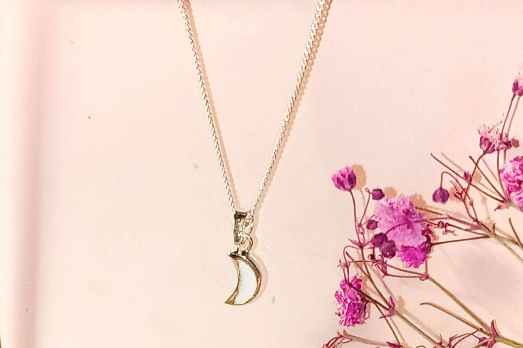 Encapsular el período de lactancia materna en joyas únicas, con Mamá de Lujo