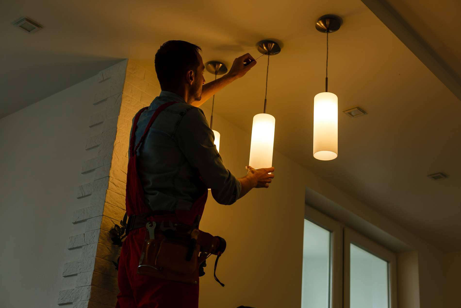 Ledeco Iluminación dispone de lámparas colgantes de diferentes estilos para decorar las estancias