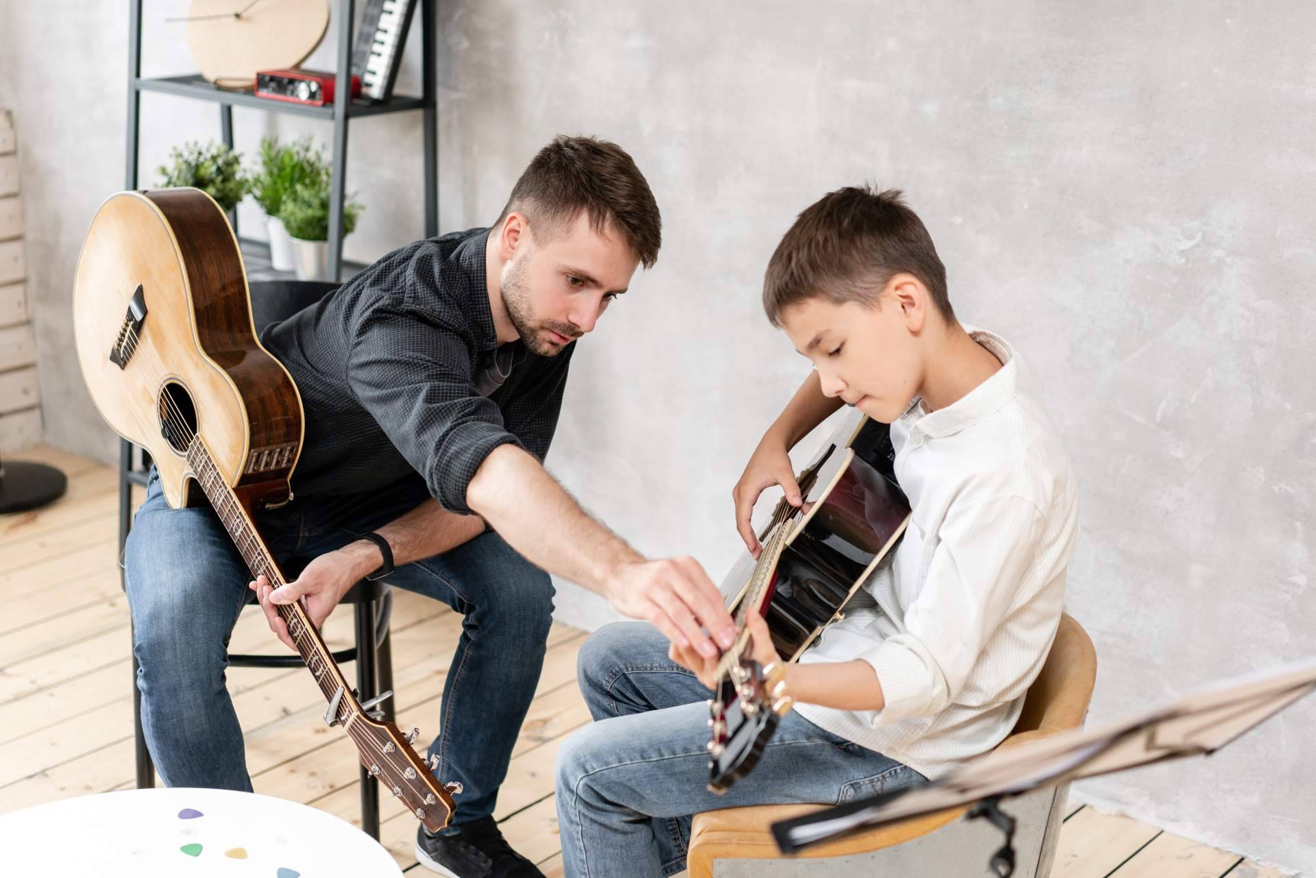 Por qué es importante el aprendizaje musical en edades tempranas, con Escuela de Música La Clave