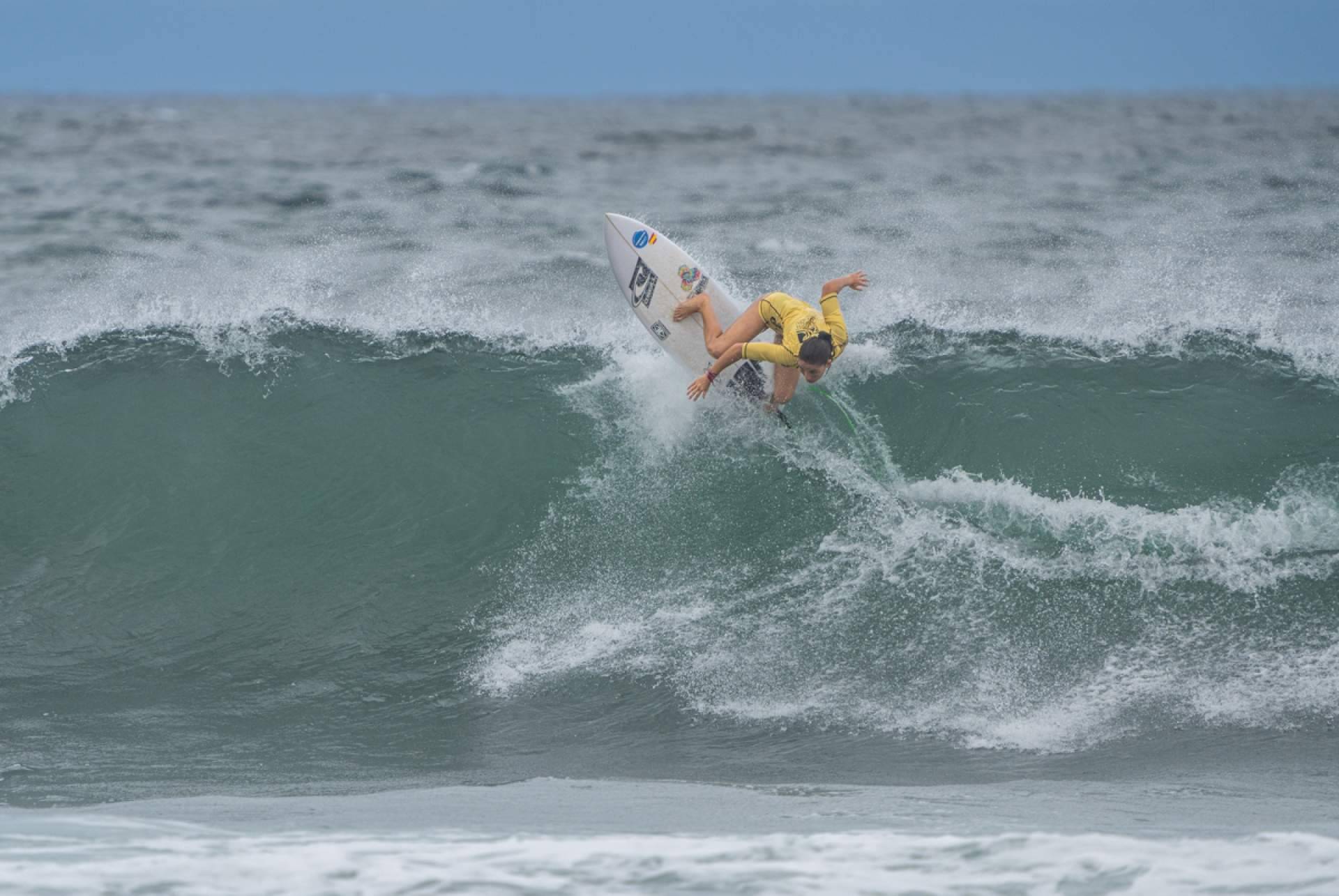 Bioksan esponsoriza a la surfista española de élite Lucía Machado
