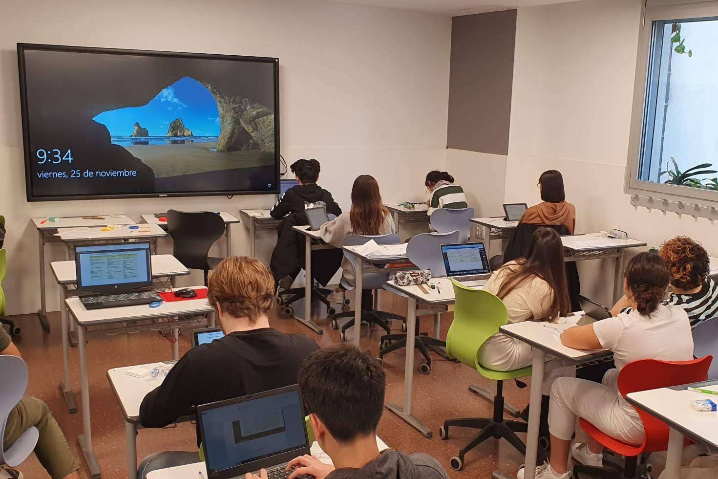 El colegio concertado Barcelona, Pàlcam, ofrece una educación secundaria trilingüe