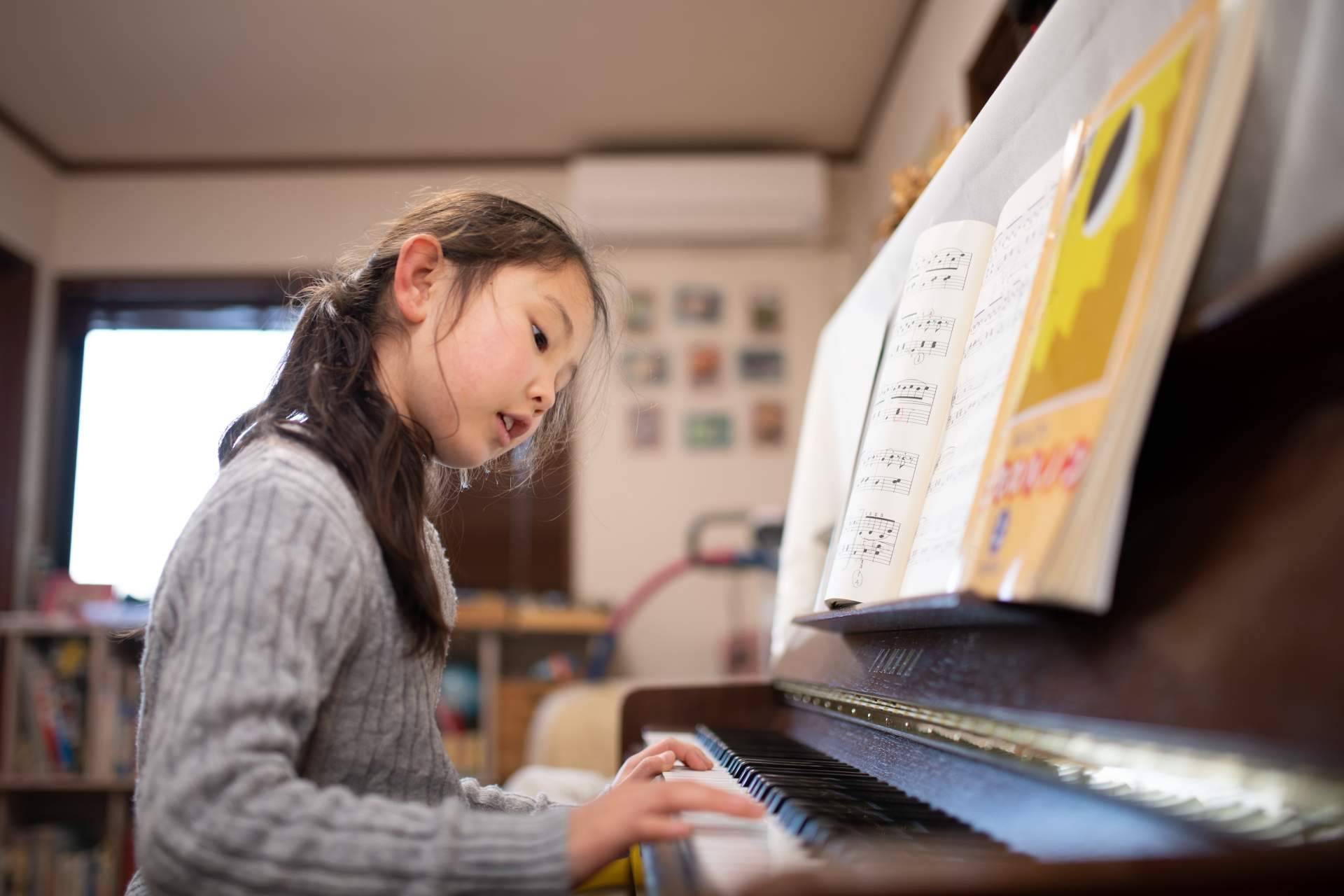 Clases de música online, con Música y Maestro