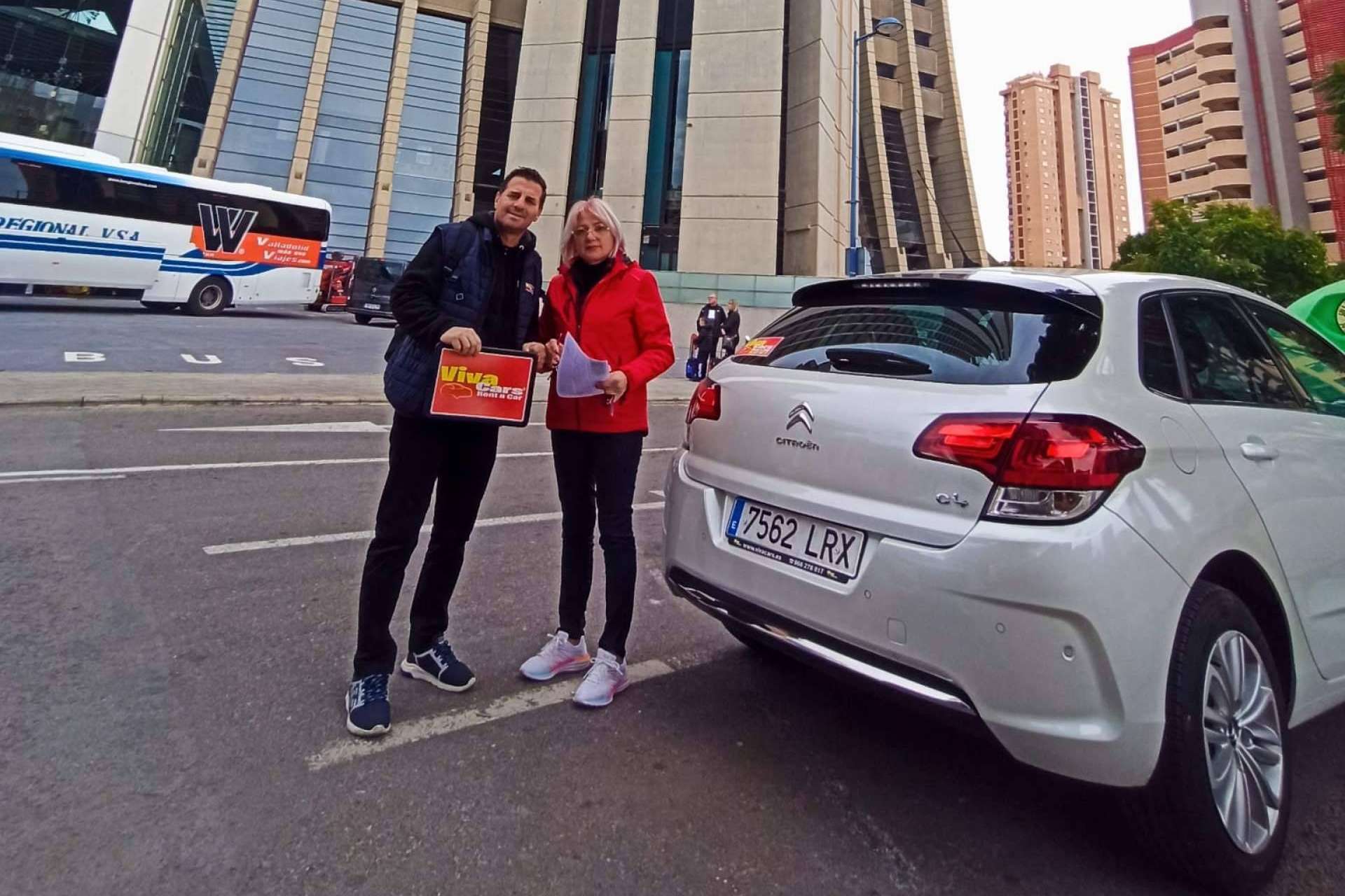La empresa que ofrece alquiler barato de coches en Benidorm y alrededores, Viva Cars
