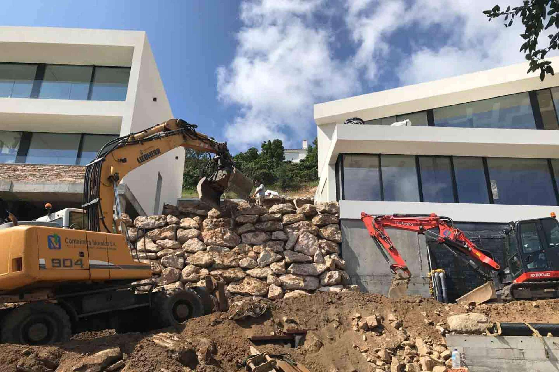 Cuáles son las claves de los movimientos de tierra en Girona dentro de una obra, por Containers Morales