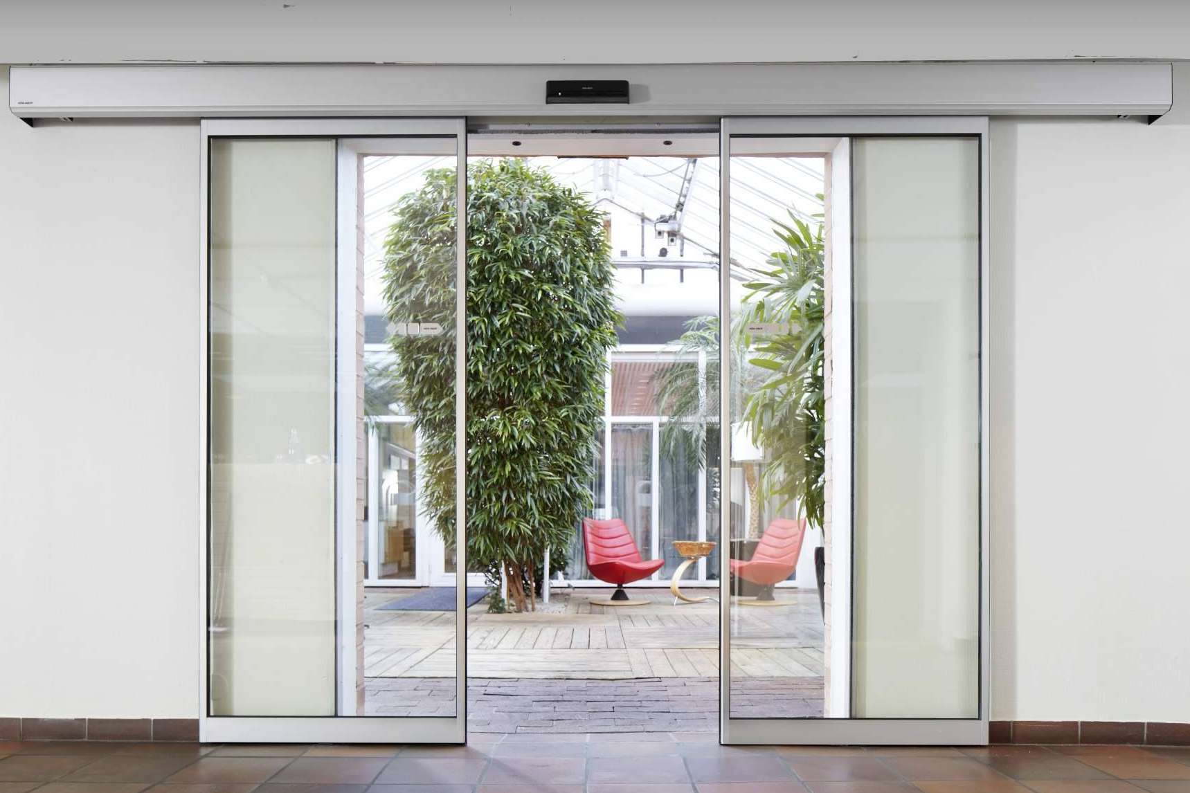 El catálogo de puertas automáticas peatonales de ASSA ABLOY