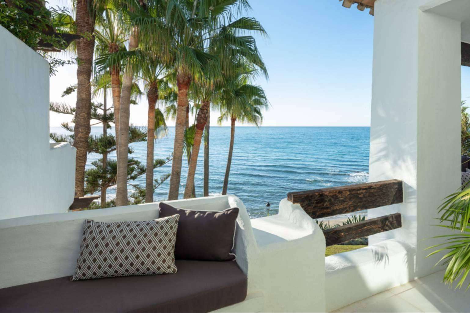 Zeuthen & Company ofrece viviendas de lujo en primera línea de mar en Marbella y la Costa del Sol